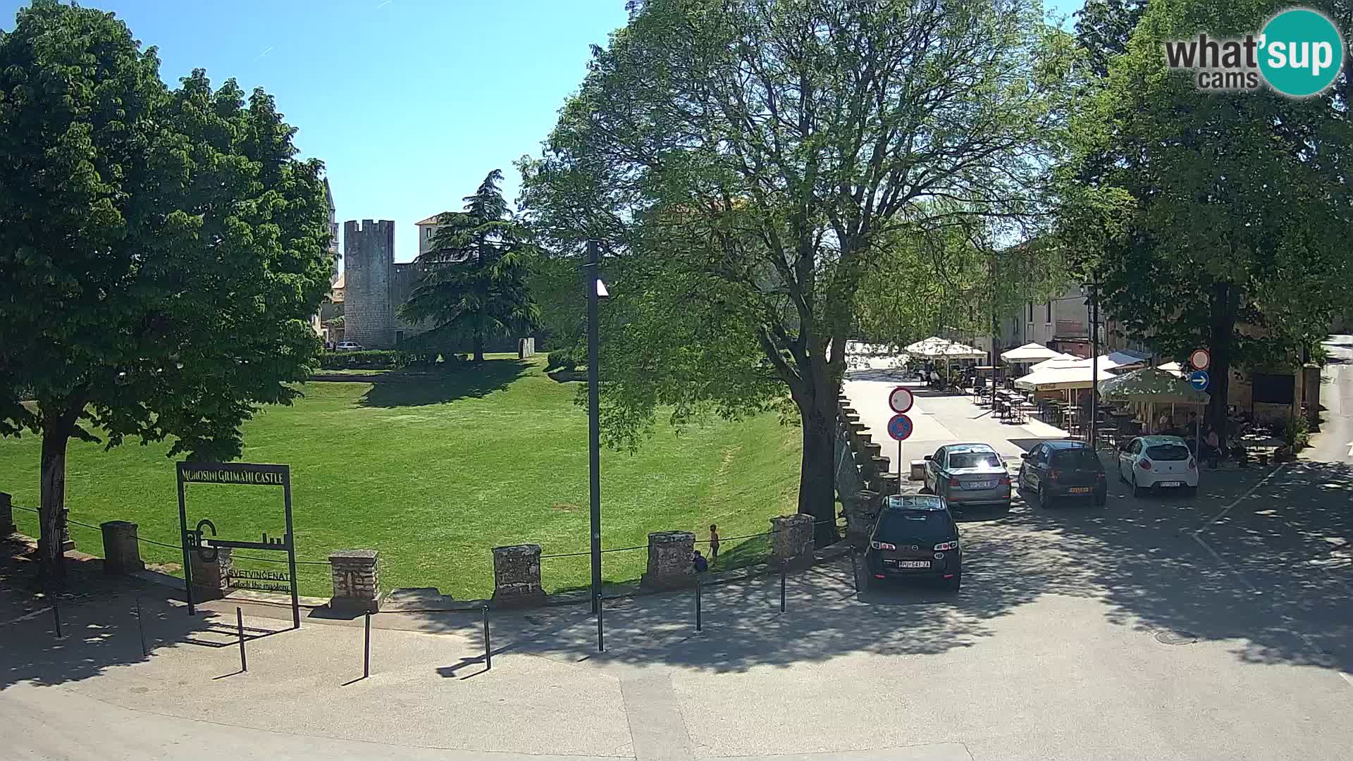 Svetvinčenat v živo – pogled na grad Morosini Grimani – Istra – Hrvaška