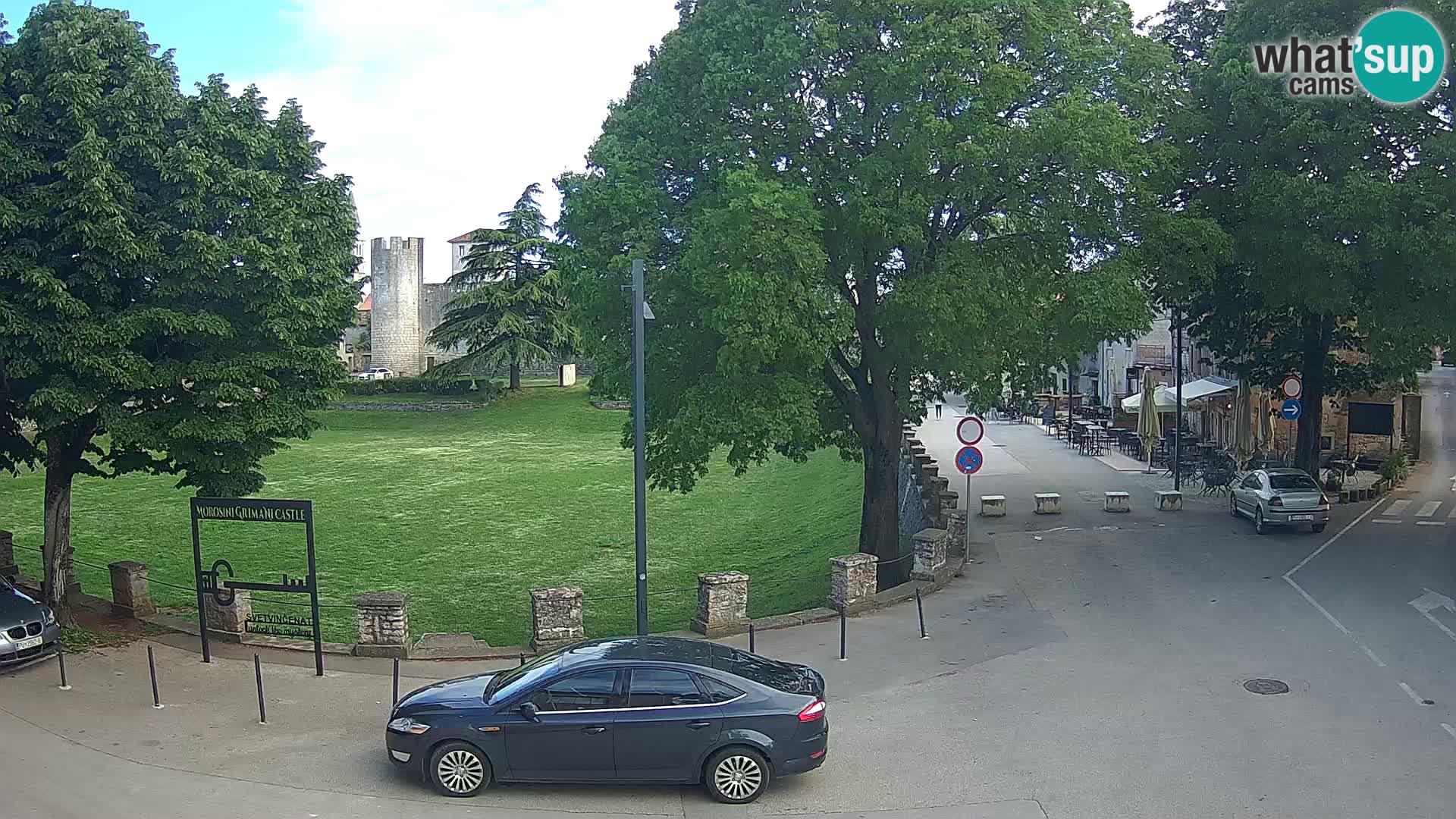 Svetvinčenat v živo – pogled na grad Morosini Grimani – Istra – Hrvaška