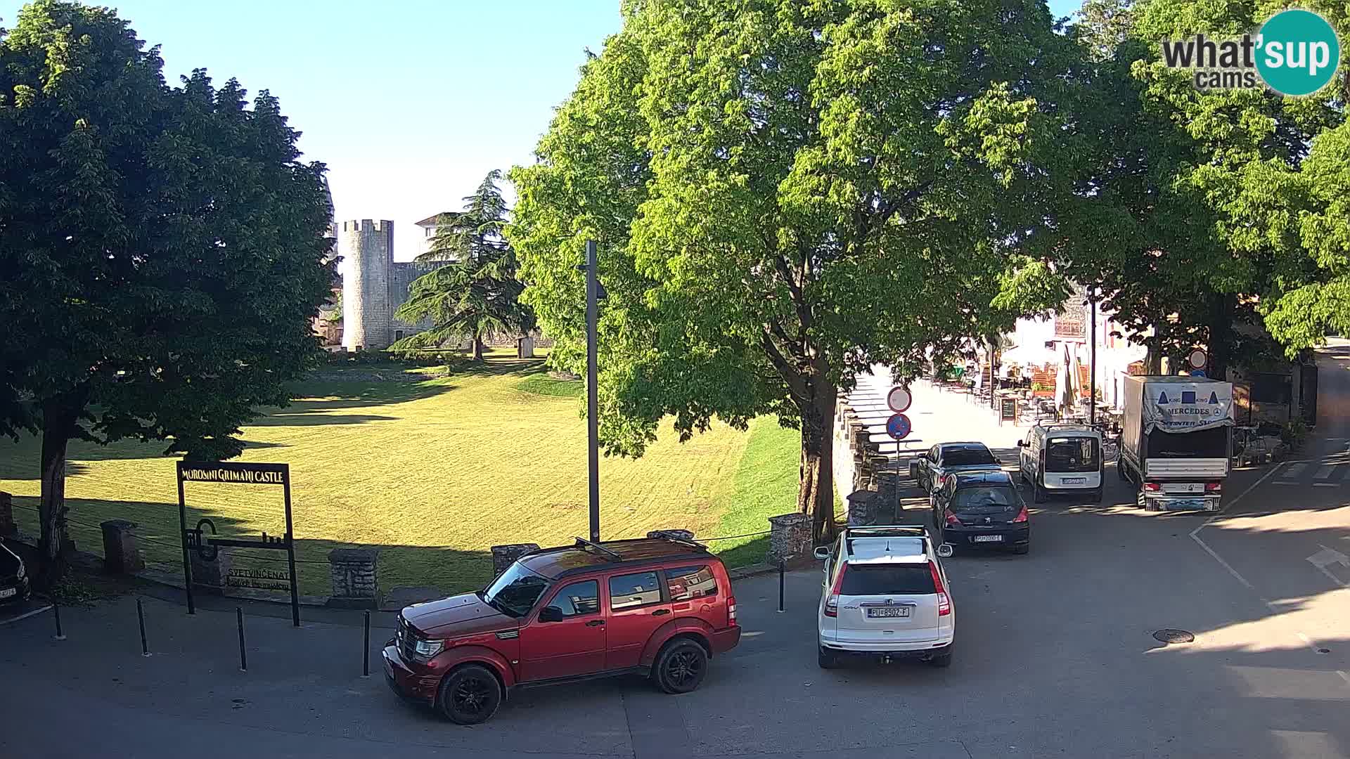Svetvinčenat v živo – pogled na grad Morosini Grimani – Istra – Hrvaška