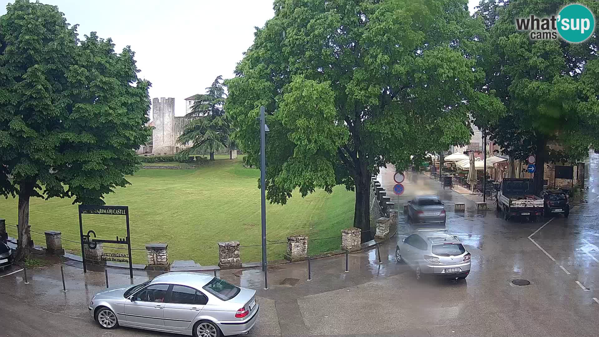 Svetvinčenat v živo – pogled na grad Morosini Grimani – Istra – Hrvaška