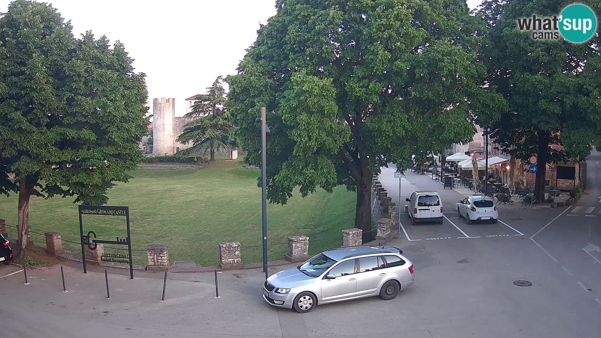 Svetvinčenat v živo – pogled na grad Morosini Grimani – Istra – Hrvaška