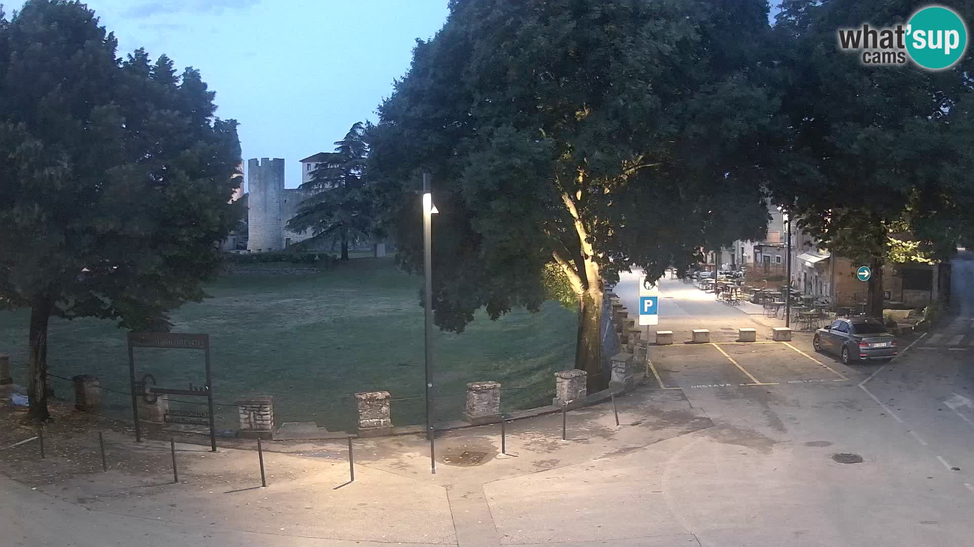 Uživo Svetvinčenat – pogled na dvorac Morosini Grimani – Istra