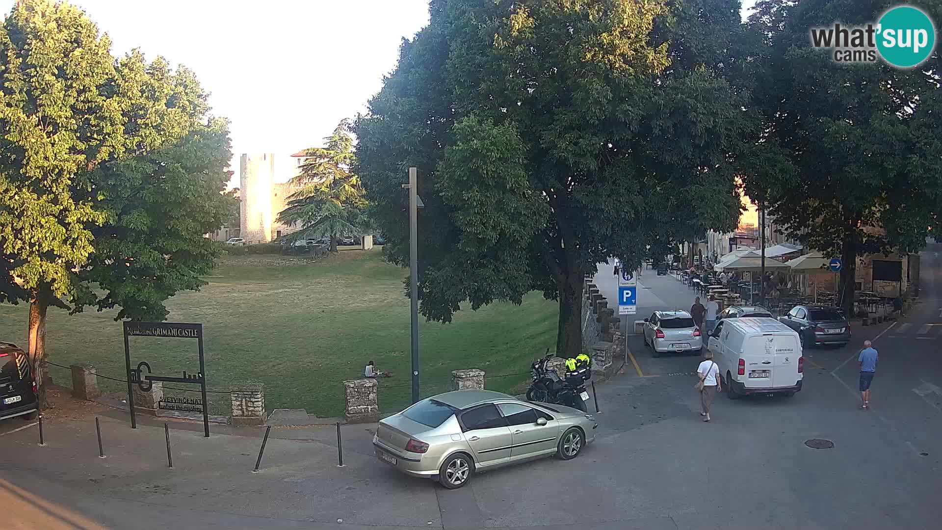 Svetvinčenat v živo – pogled na grad Morosini Grimani – Istra – Hrvaška