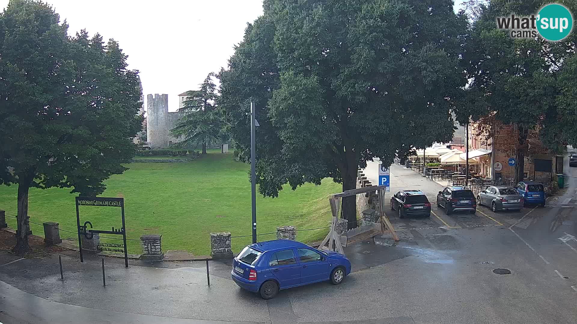 Svetvinčenat v živo – pogled na grad Morosini Grimani – Istra – Hrvaška