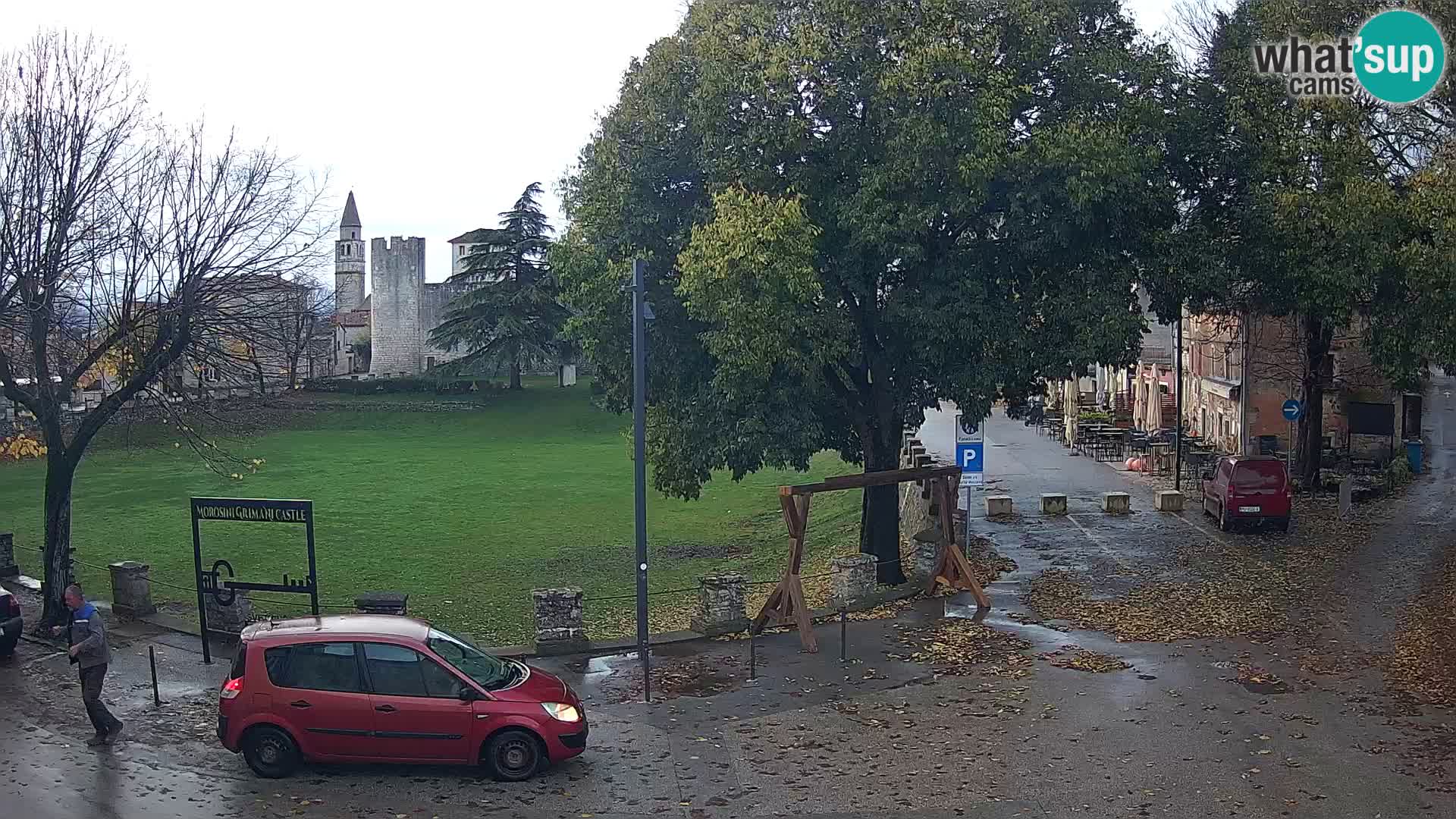 Svetvinčenat v živo – pogled na grad Morosini Grimani – Istra – Hrvaška