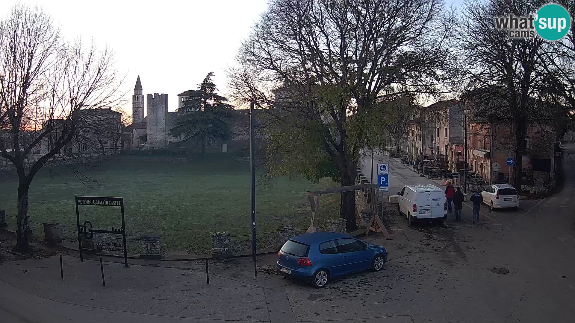 Svetvinčenat v živo – pogled na grad Morosini Grimani – Istra – Hrvaška