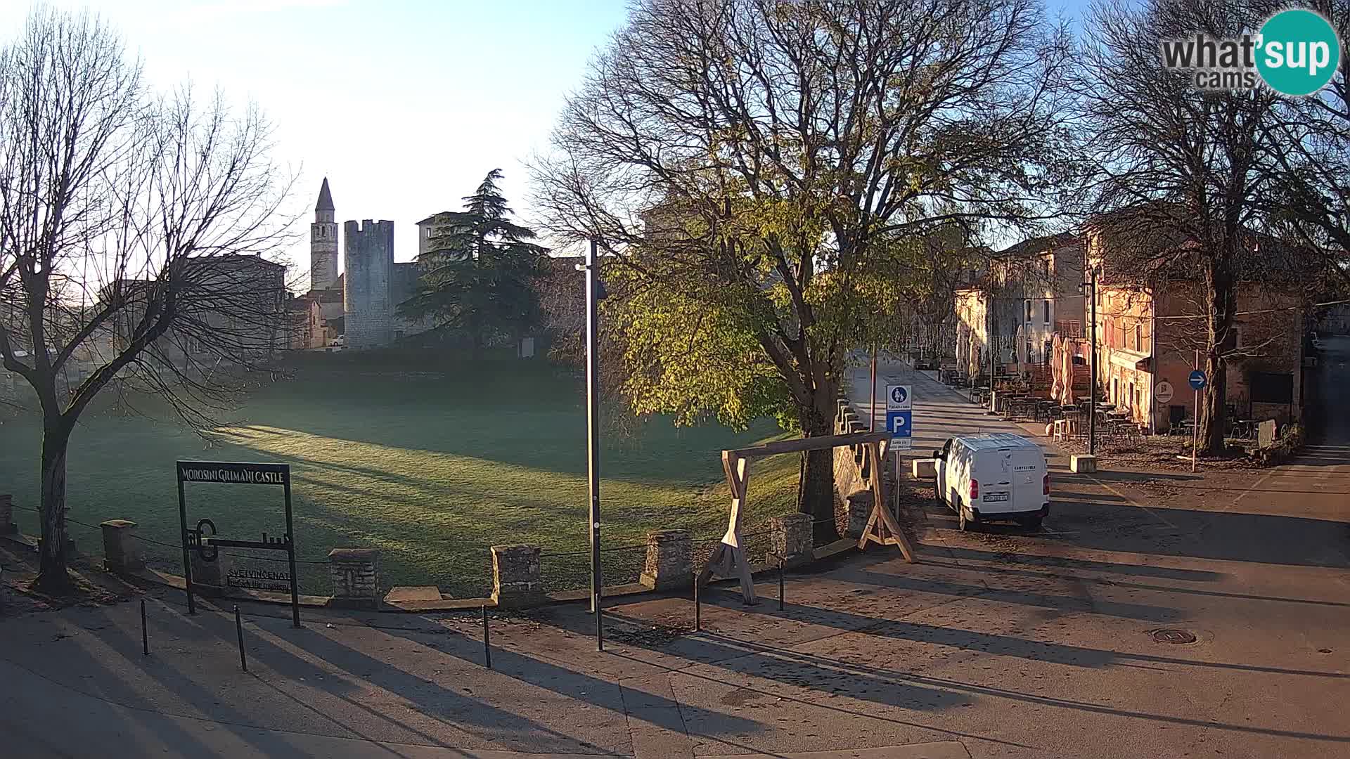 Svetvinčenat v živo – pogled na grad Morosini Grimani – Istra – Hrvaška