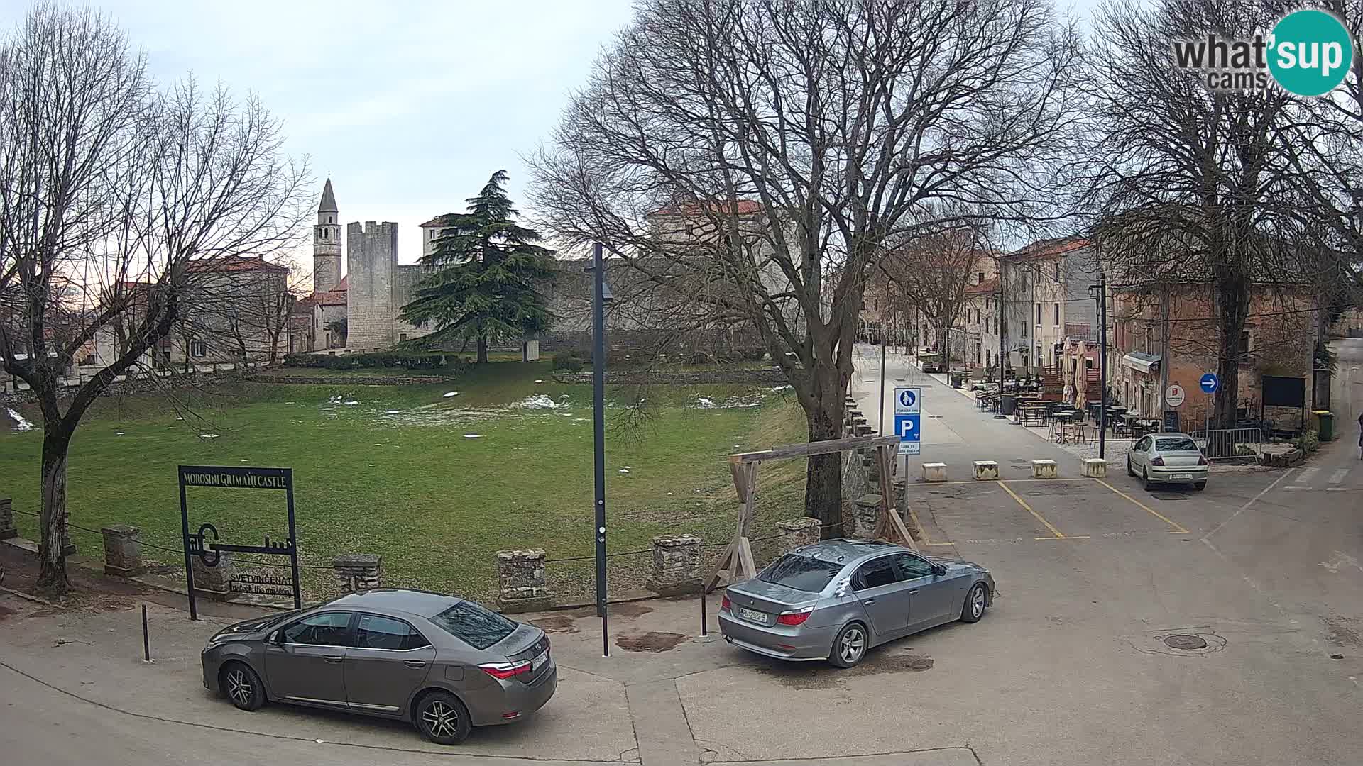 Svetvinčenat v živo – pogled na grad Morosini Grimani – Istra – Hrvaška