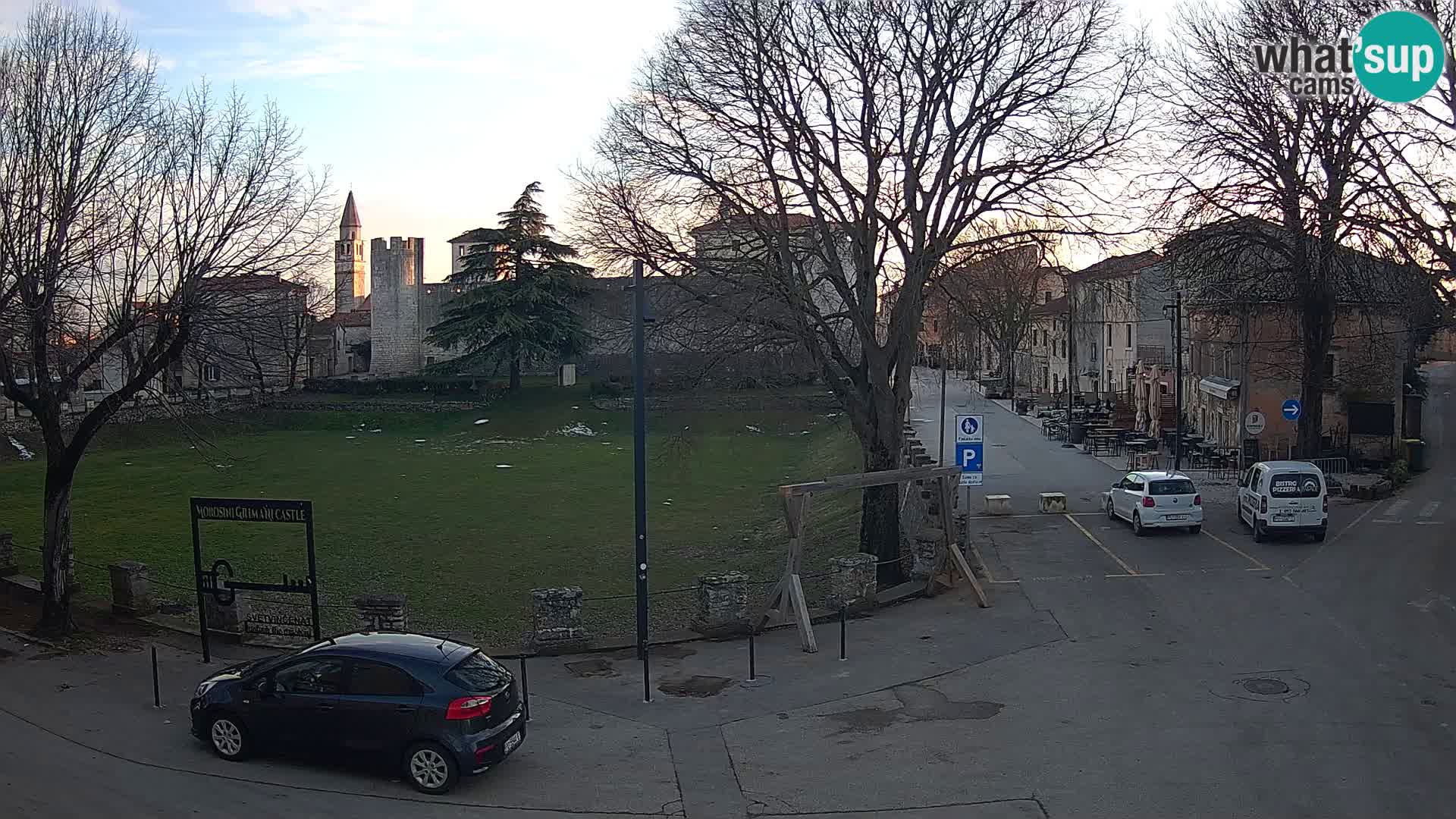 Svetvinčenat v živo – pogled na grad Morosini Grimani – Istra – Hrvaška