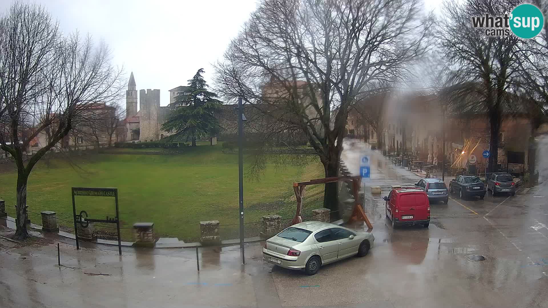 Svetvinčenat v živo – pogled na grad Morosini Grimani – Istra – Hrvaška