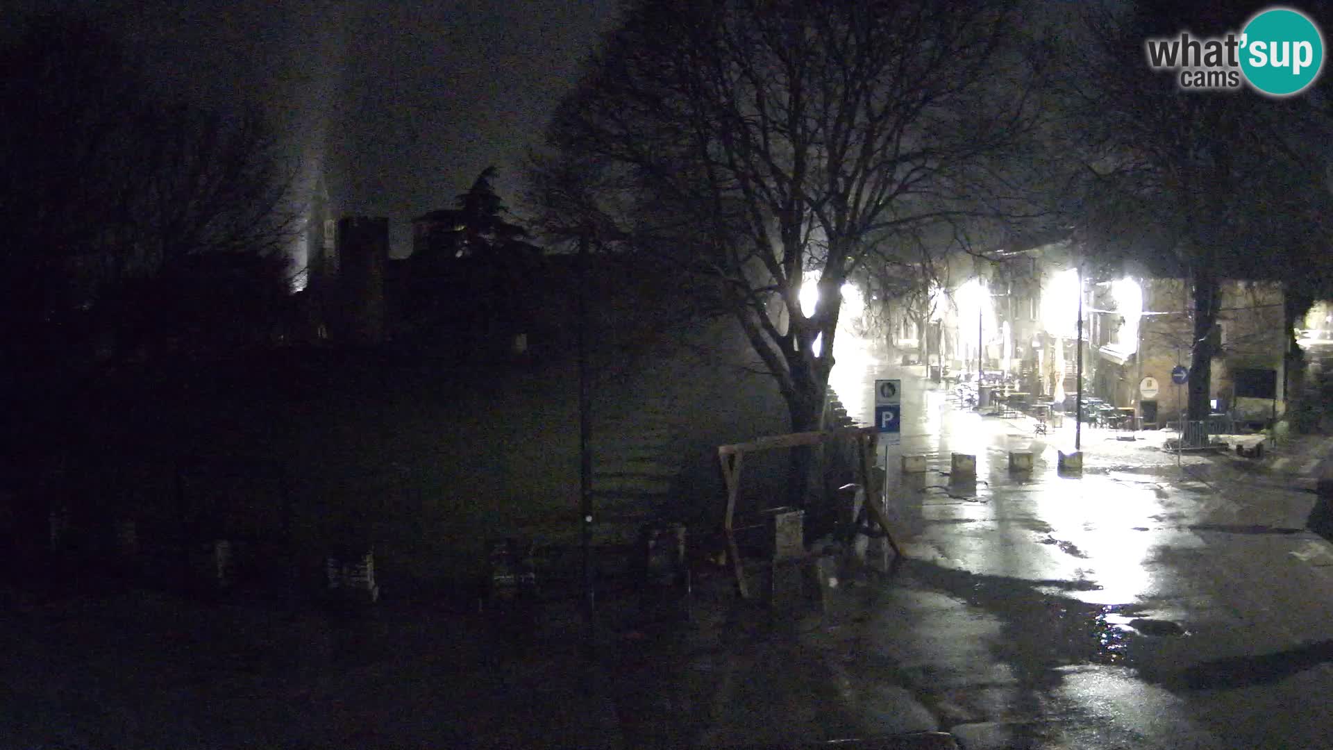 Svetvinčenat v živo – pogled na grad Morosini Grimani – Istra – Hrvaška