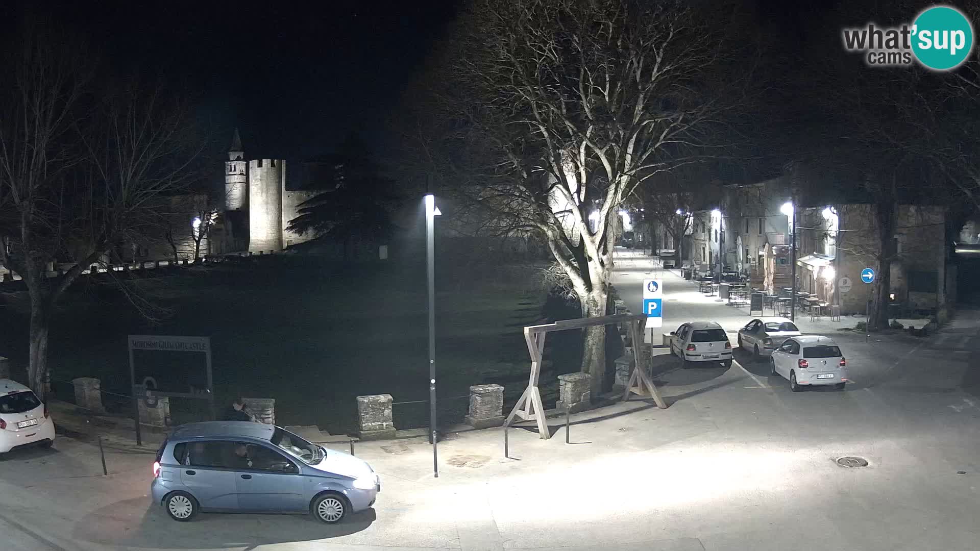 Svetvinčenat v živo – pogled na grad Morosini Grimani – Istra – Hrvaška