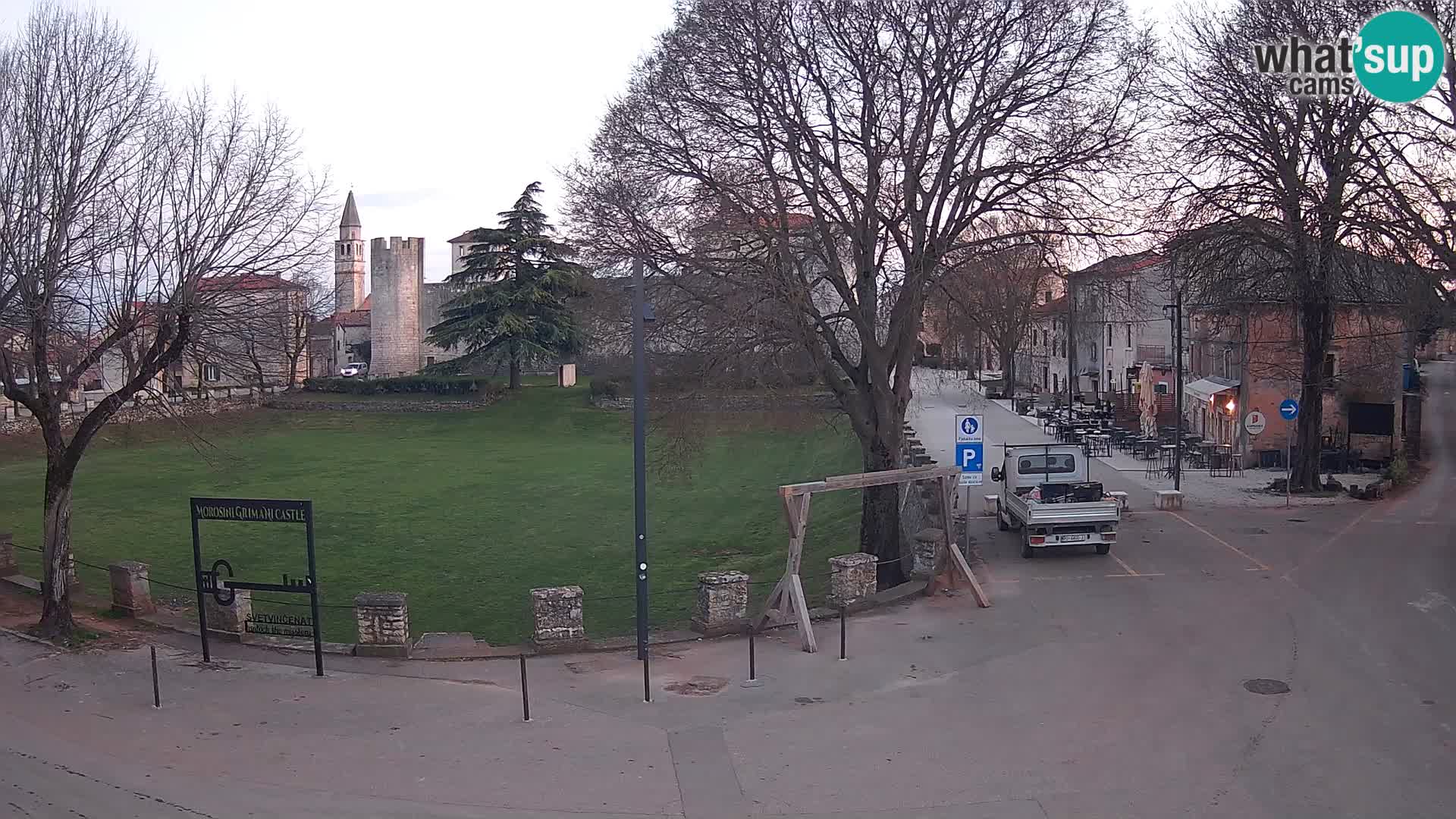 Live Svetvinčenat (Sanvincenti) – vista sul castello Morosini Grimani – Istria – Croazia