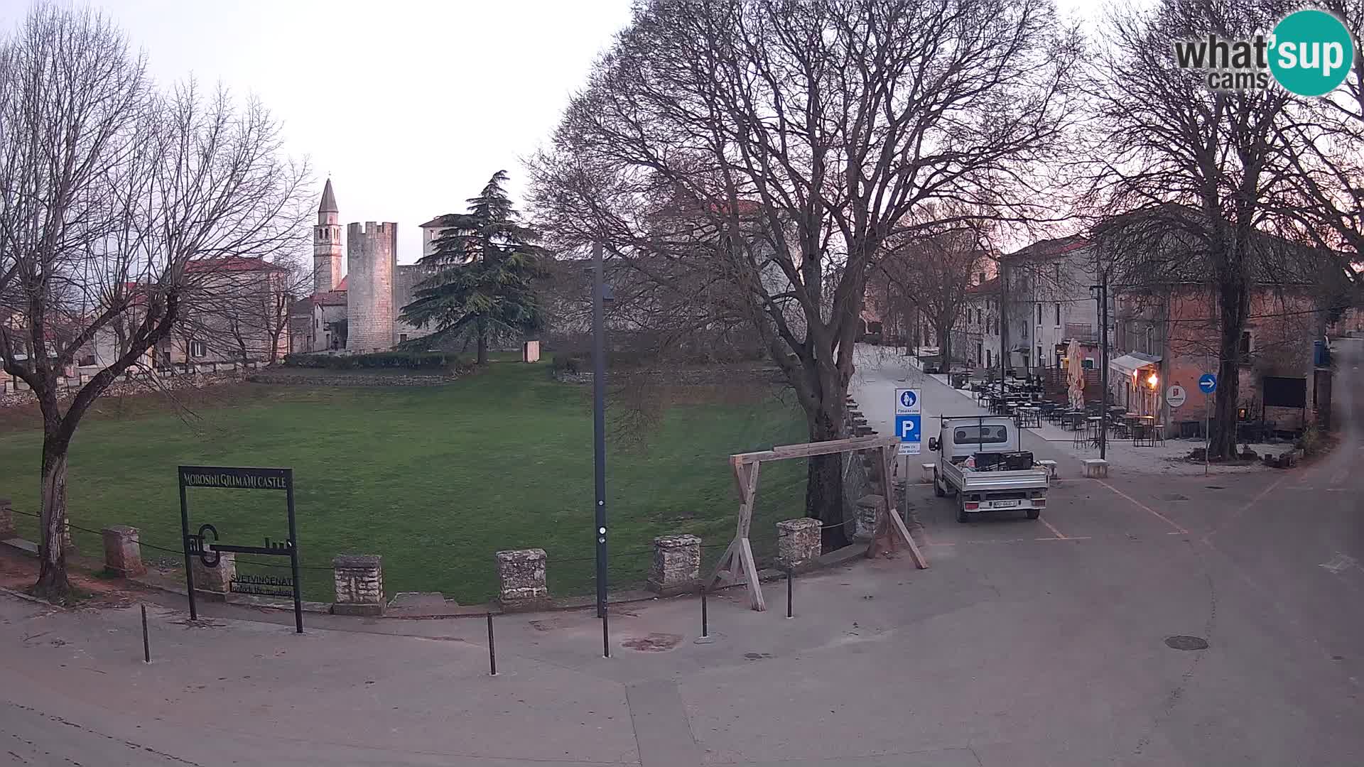 Live Svetvinčenat – vue sur le château Morosini Grimani – Istrie – Croatie