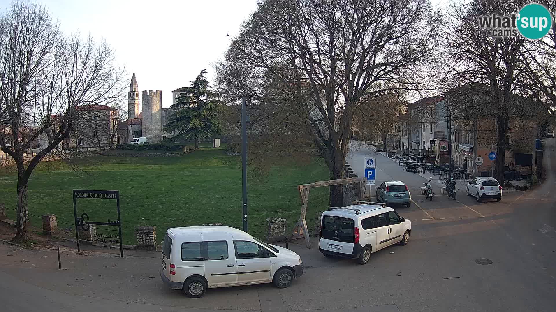 Svetvinčenat v živo – pogled na grad Morosini Grimani – Istra – Hrvaška