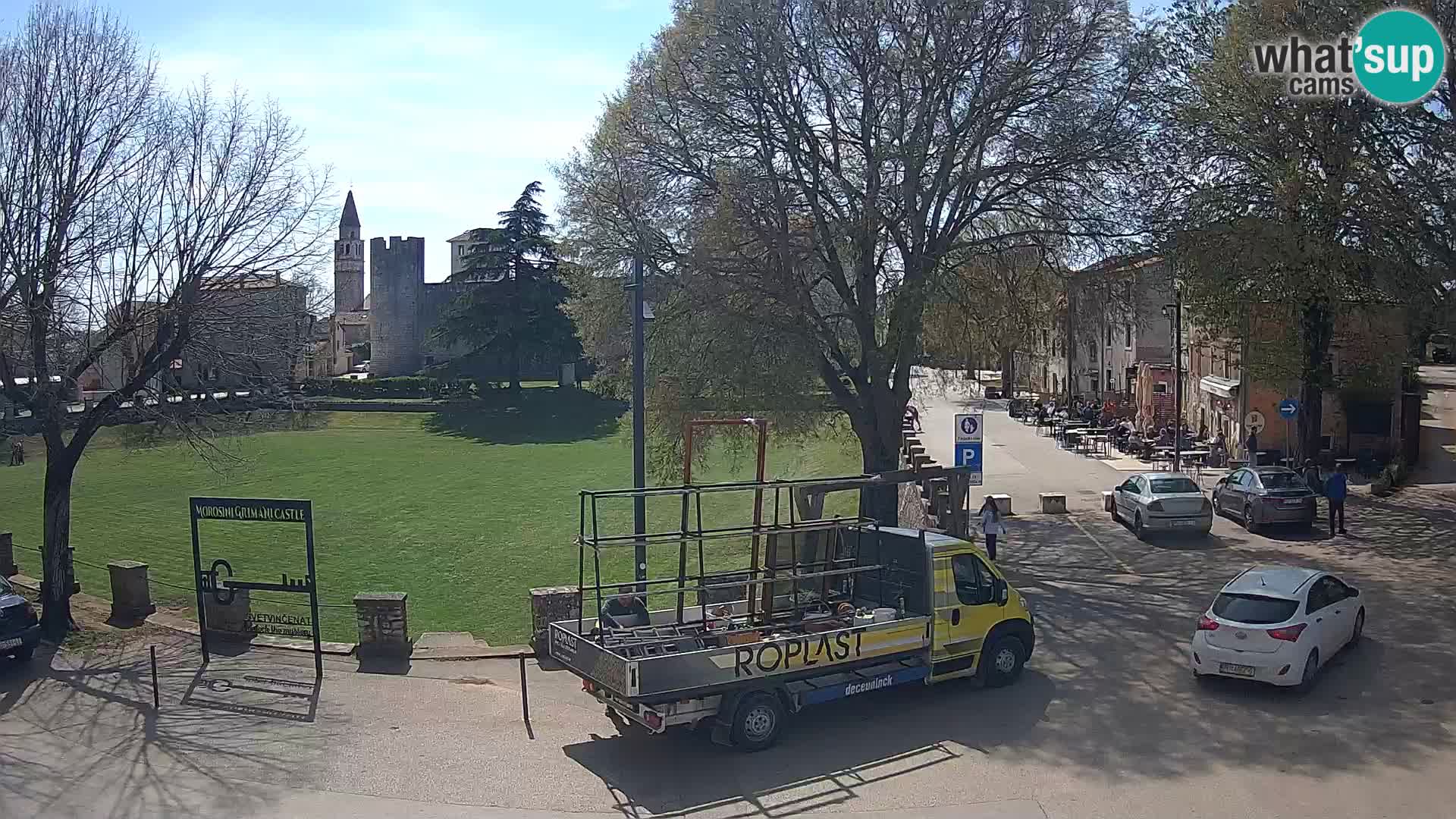 Svetvinčenat v živo – pogled na grad Morosini Grimani – Istra – Hrvaška