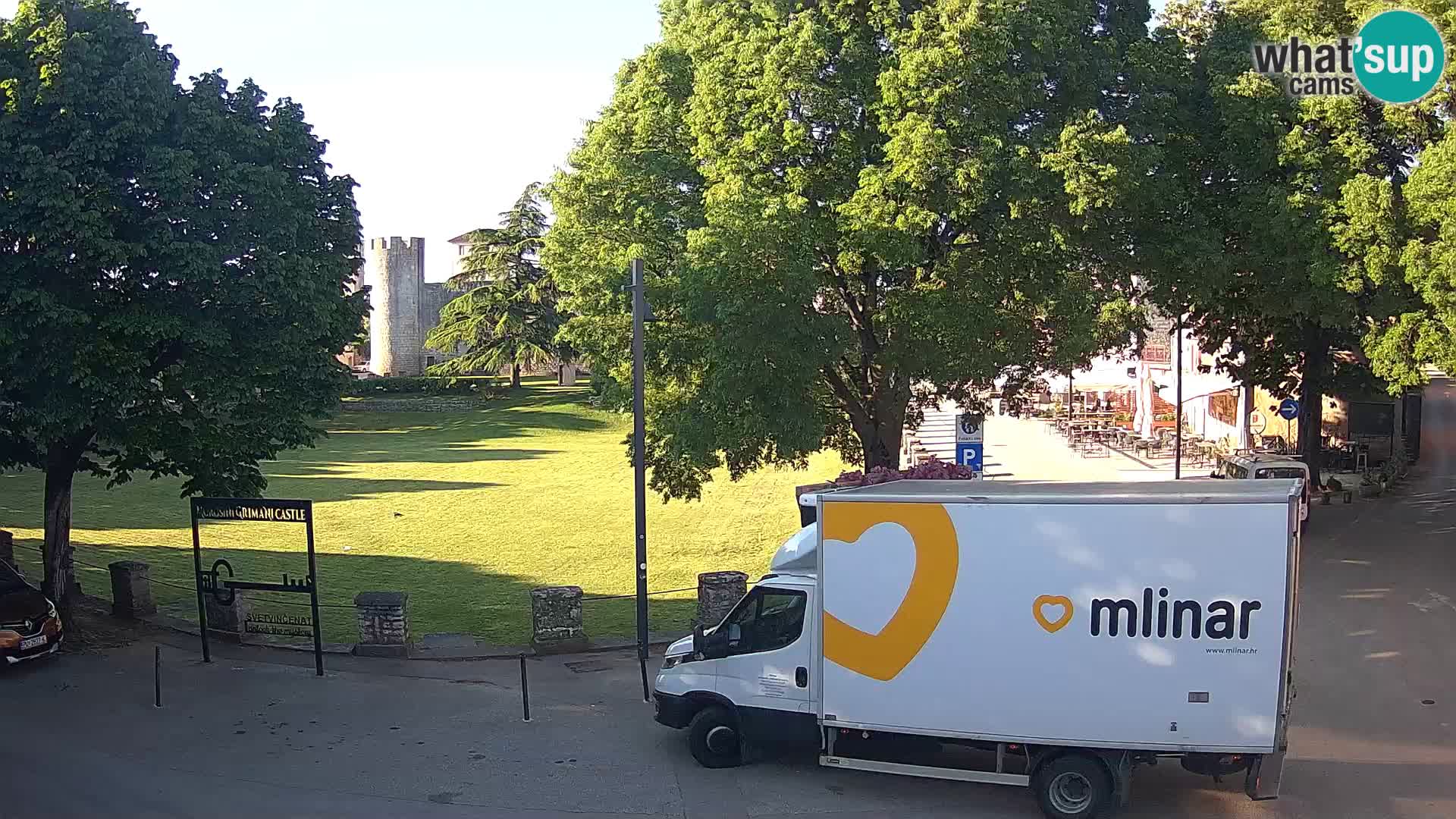 Svetvinčenat v živo – pogled na grad Morosini Grimani – Istra – Hrvaška