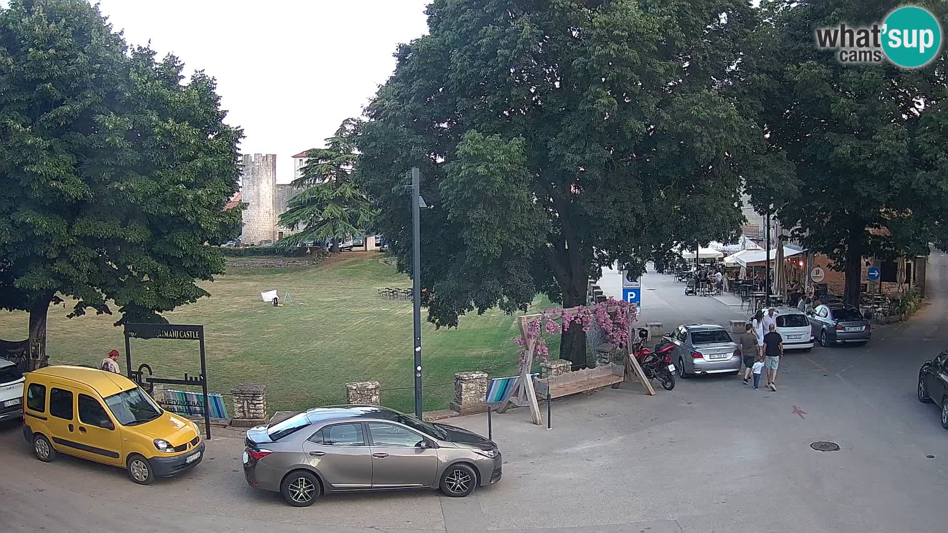 Uživo Svetvinčenat – pogled na dvorac Morosini Grimani – Istra