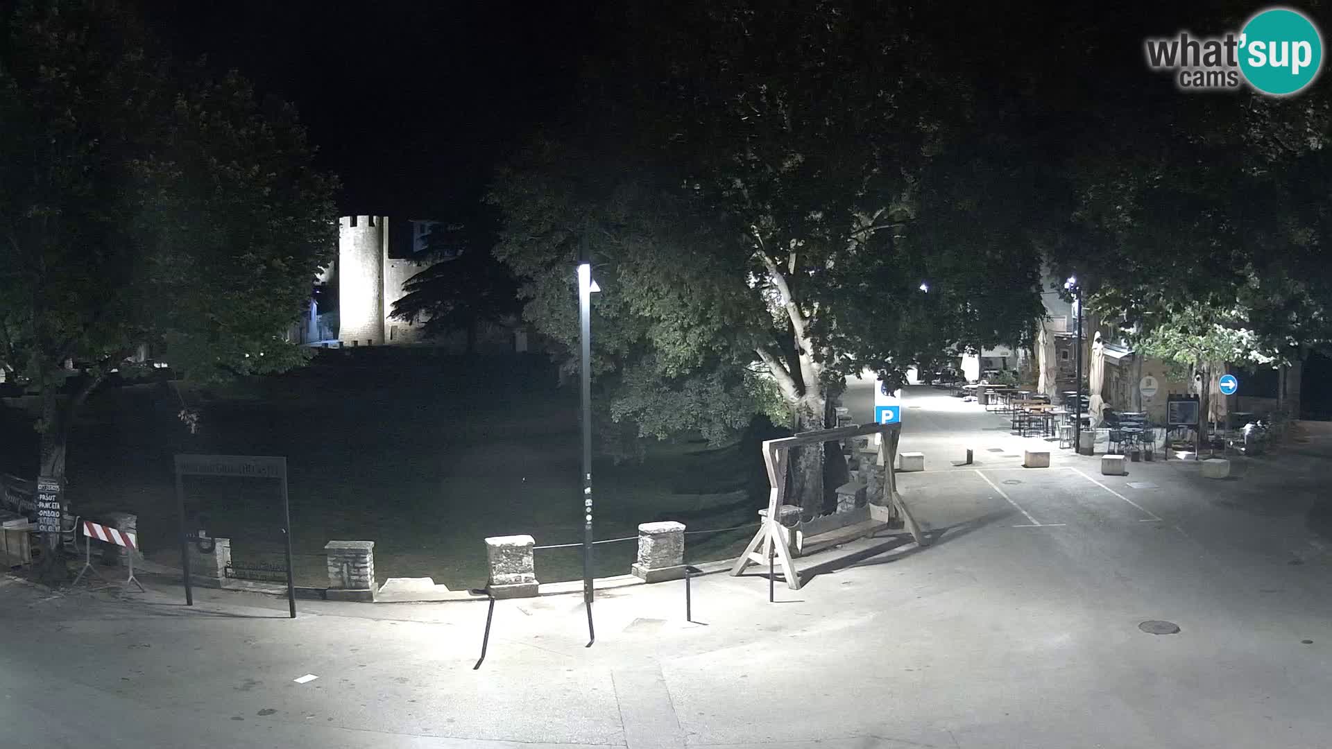 Svetvinčenat v živo – pogled na grad Morosini Grimani – Istra – Hrvaška