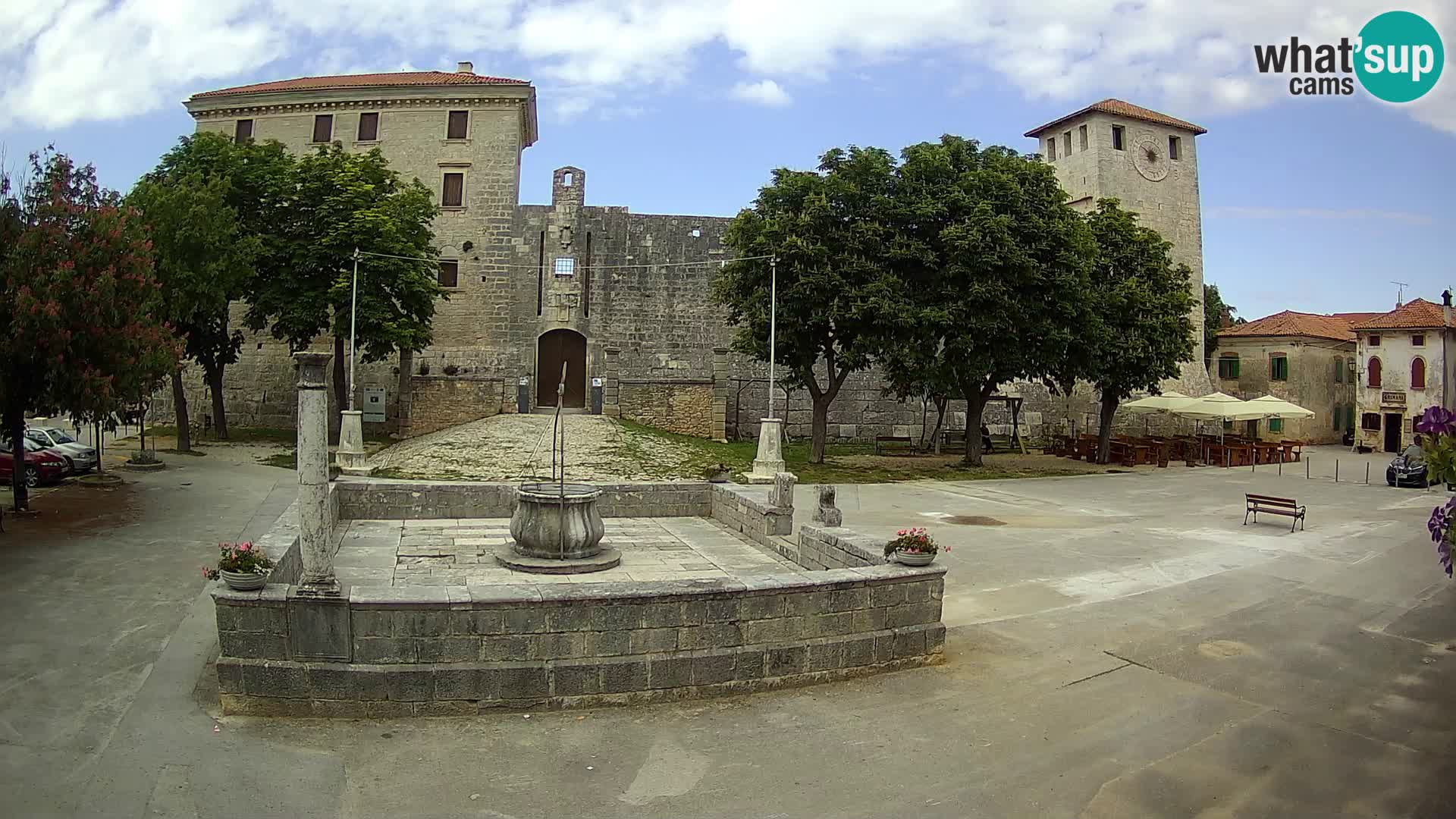 Webcam Svetvinčenat – die Burg und Brunnen – Istrien – Kroatien