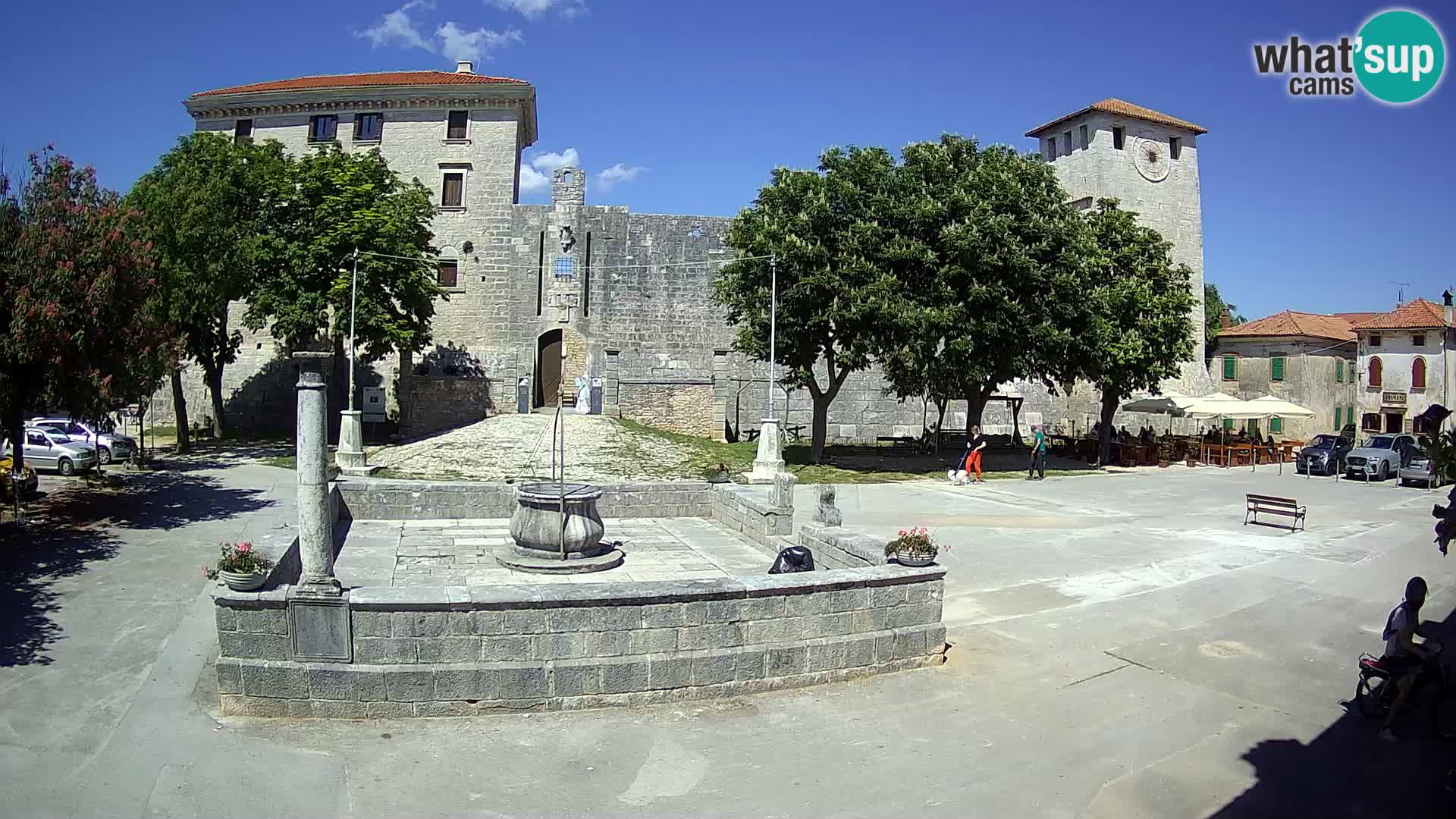 Webcam Svetvinčenat – die Burg und Brunnen – Istrien – Kroatien