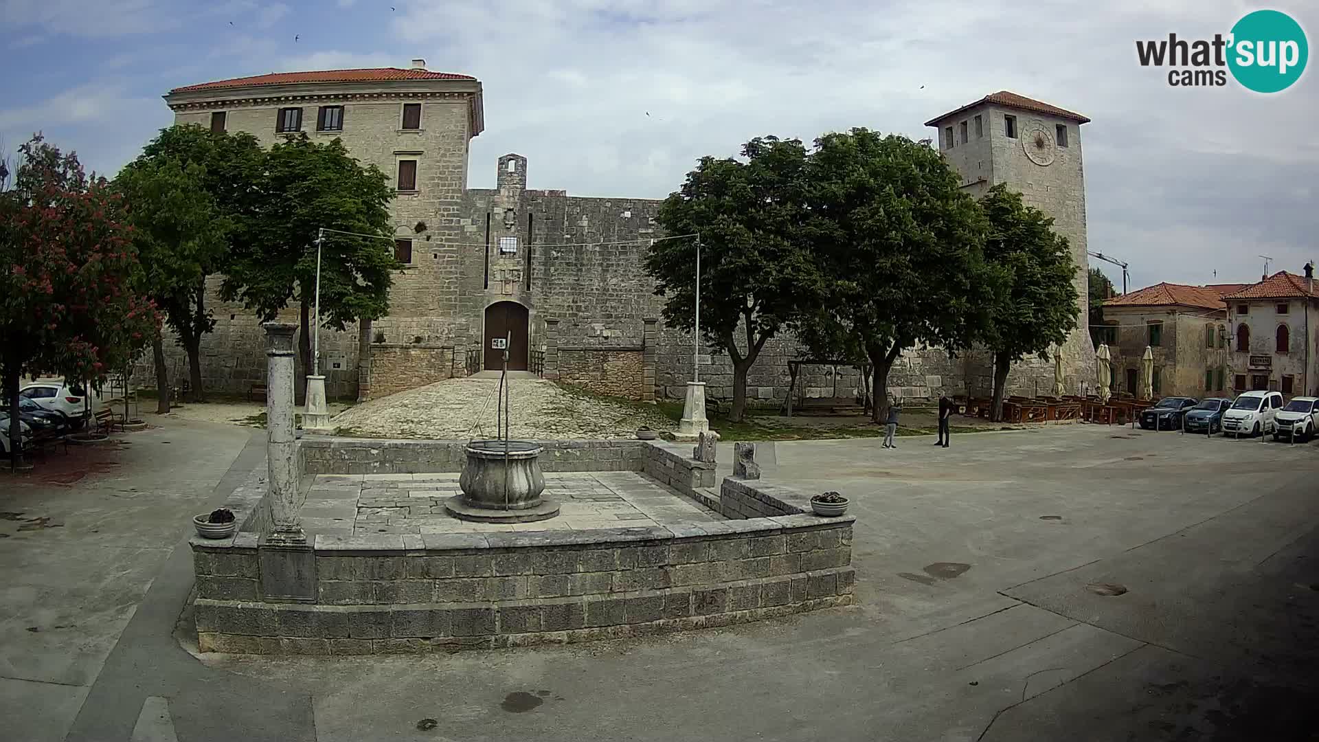Spletna kamera Svetvinčenat – Grad in vodnjak – Istra – Hrvaška