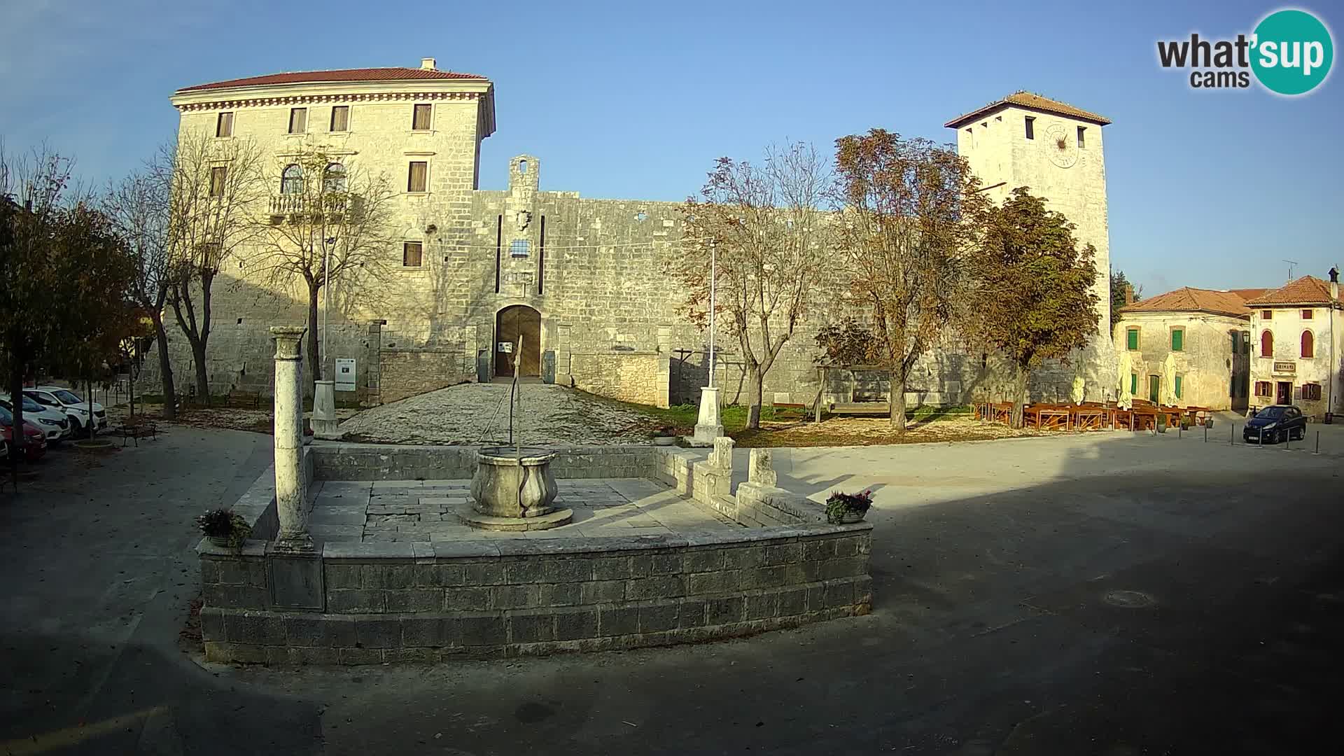 Webcam Svetvinčenat – die Burg und Brunnen – Istrien – Kroatien