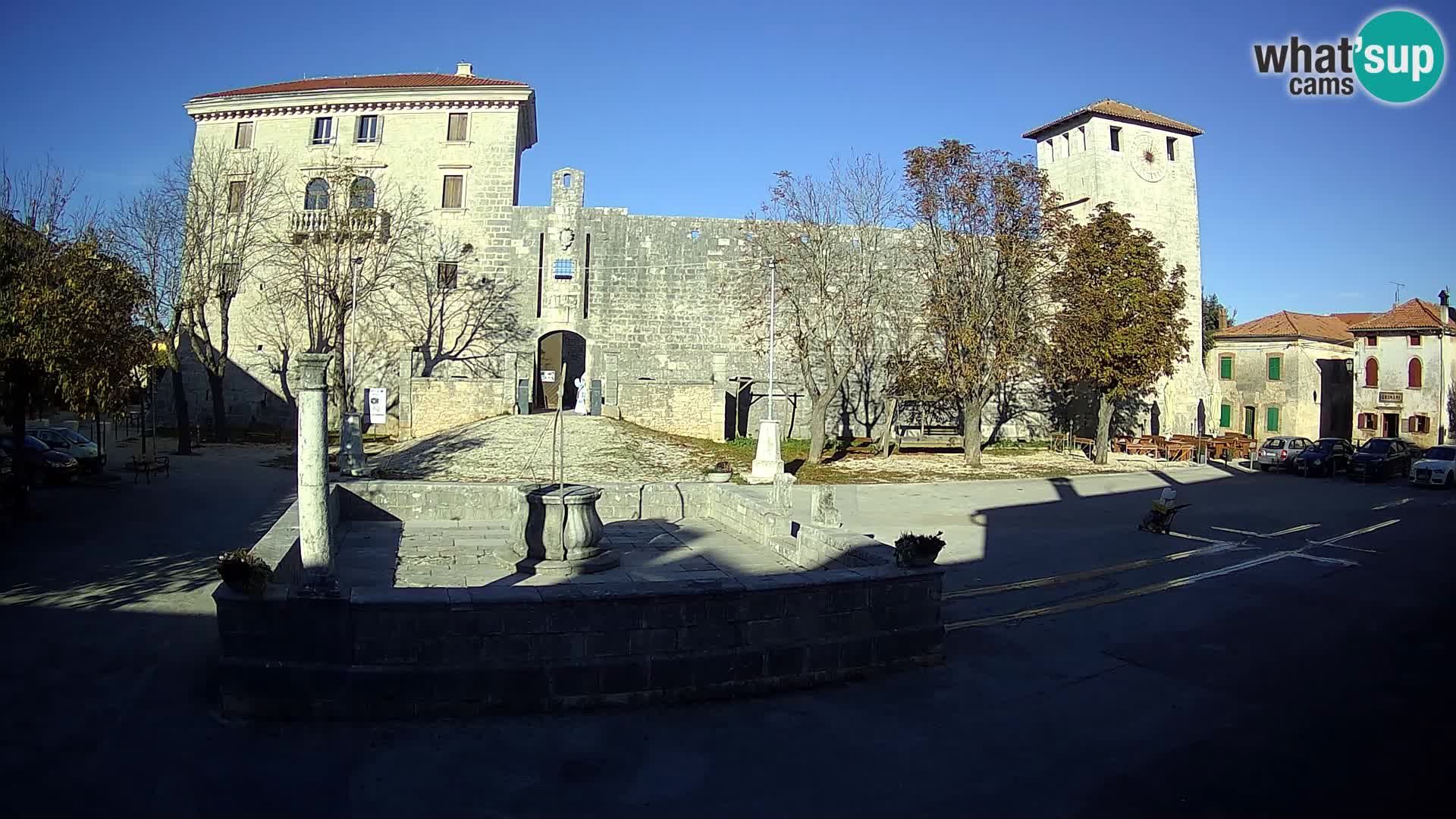 Webcam Svetvinčenat – die Burg und Brunnen – Istrien – Kroatien