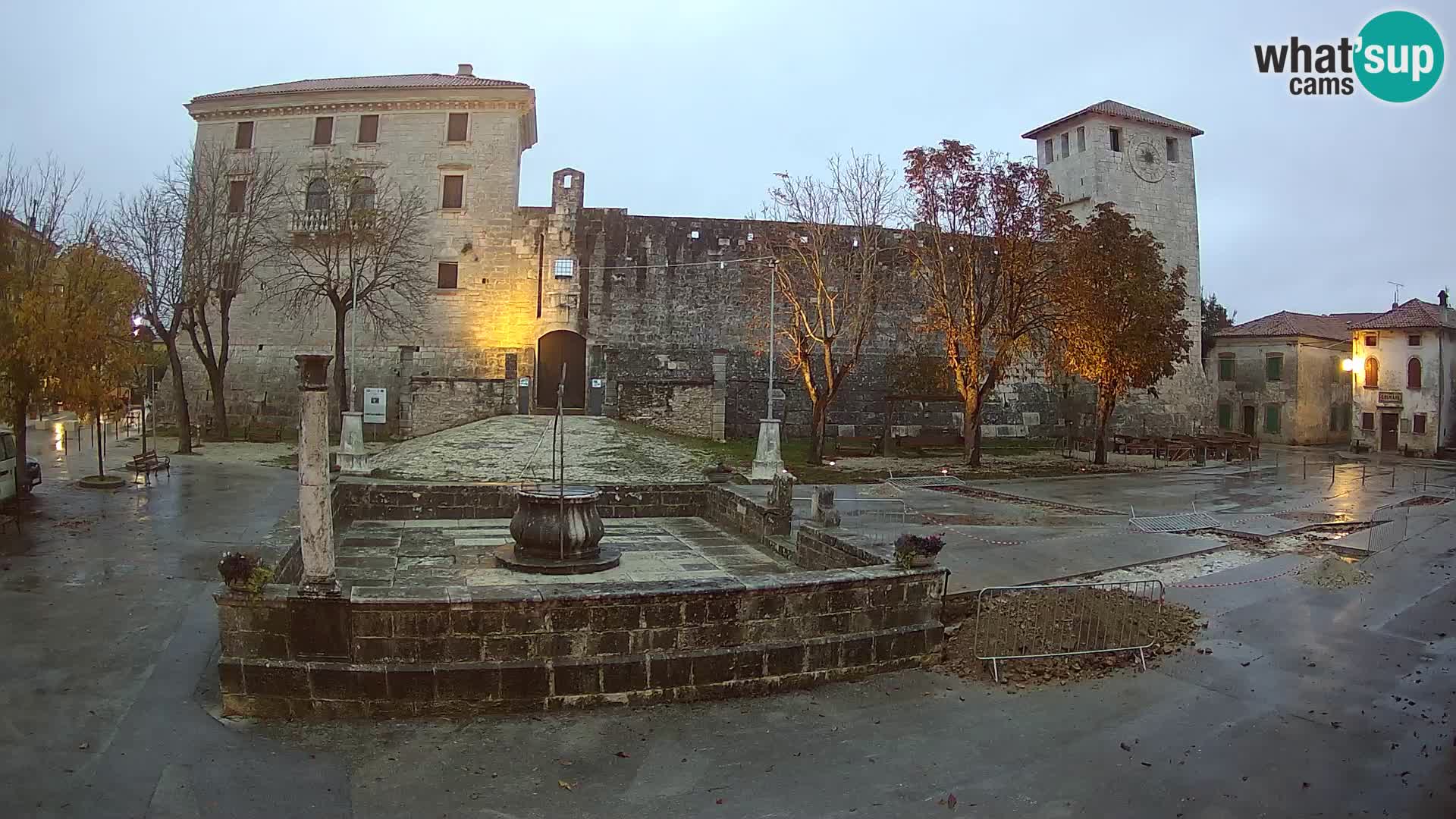 Webcam Svetvinčenat – die Burg und Brunnen – Istrien – Kroatien