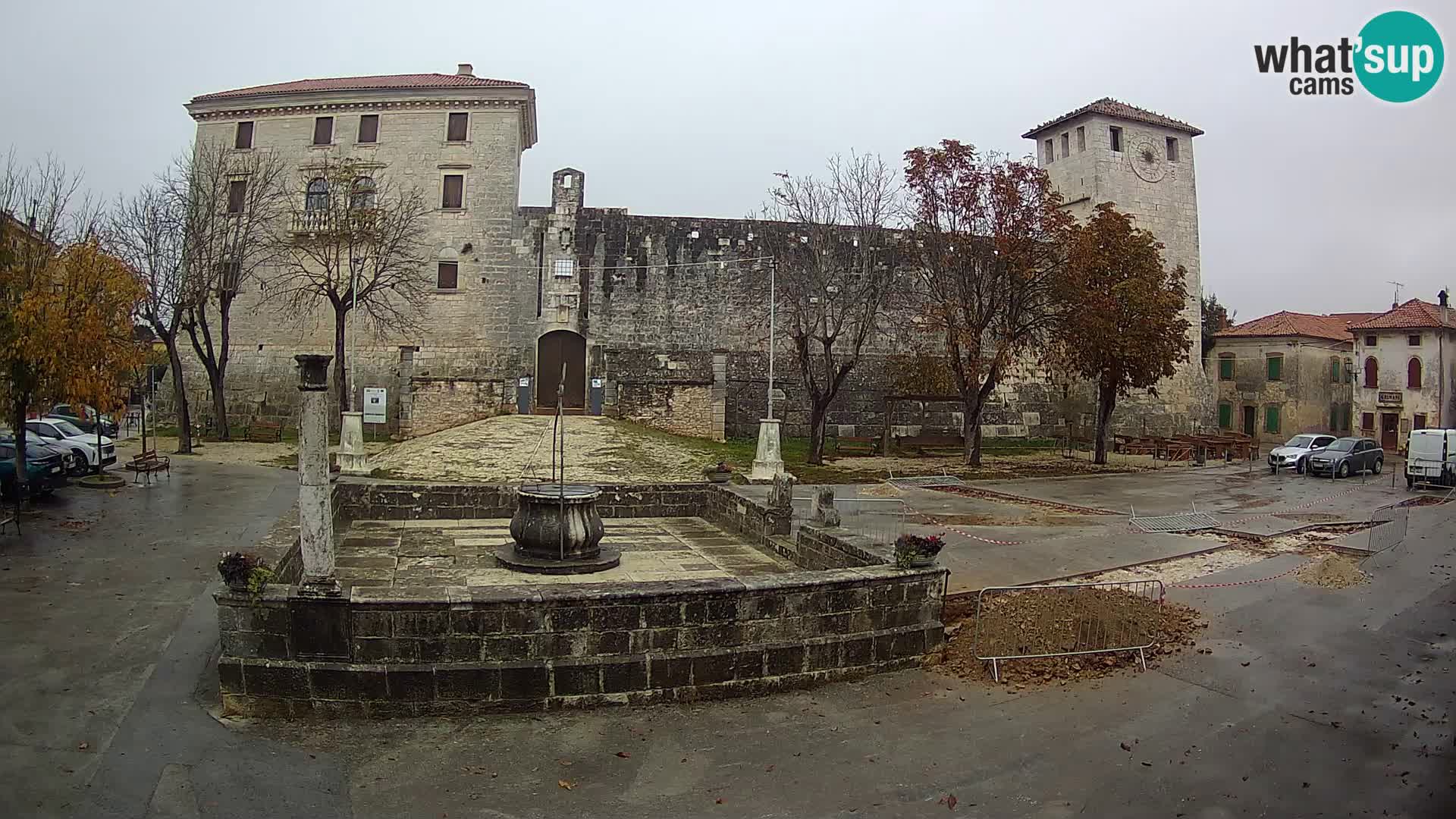 Webcam Svetvinčenat – die Burg und Brunnen – Istrien – Kroatien