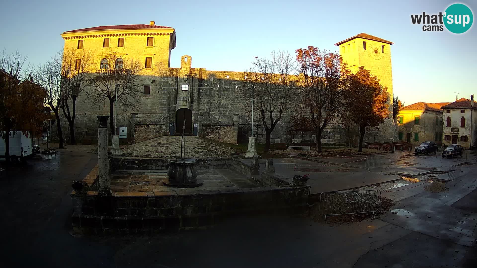 Webcam Svetvinčenat – die Burg und Brunnen – Istrien – Kroatien