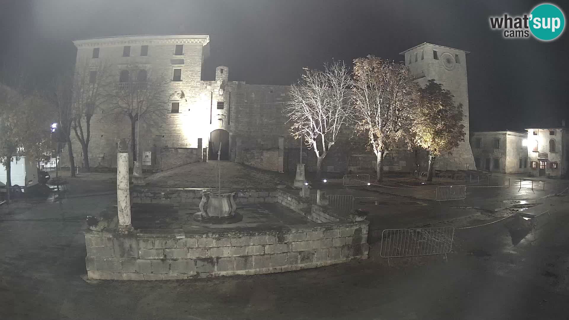 Webcam Svetvinčenat – die Burg und Brunnen – Istrien – Kroatien