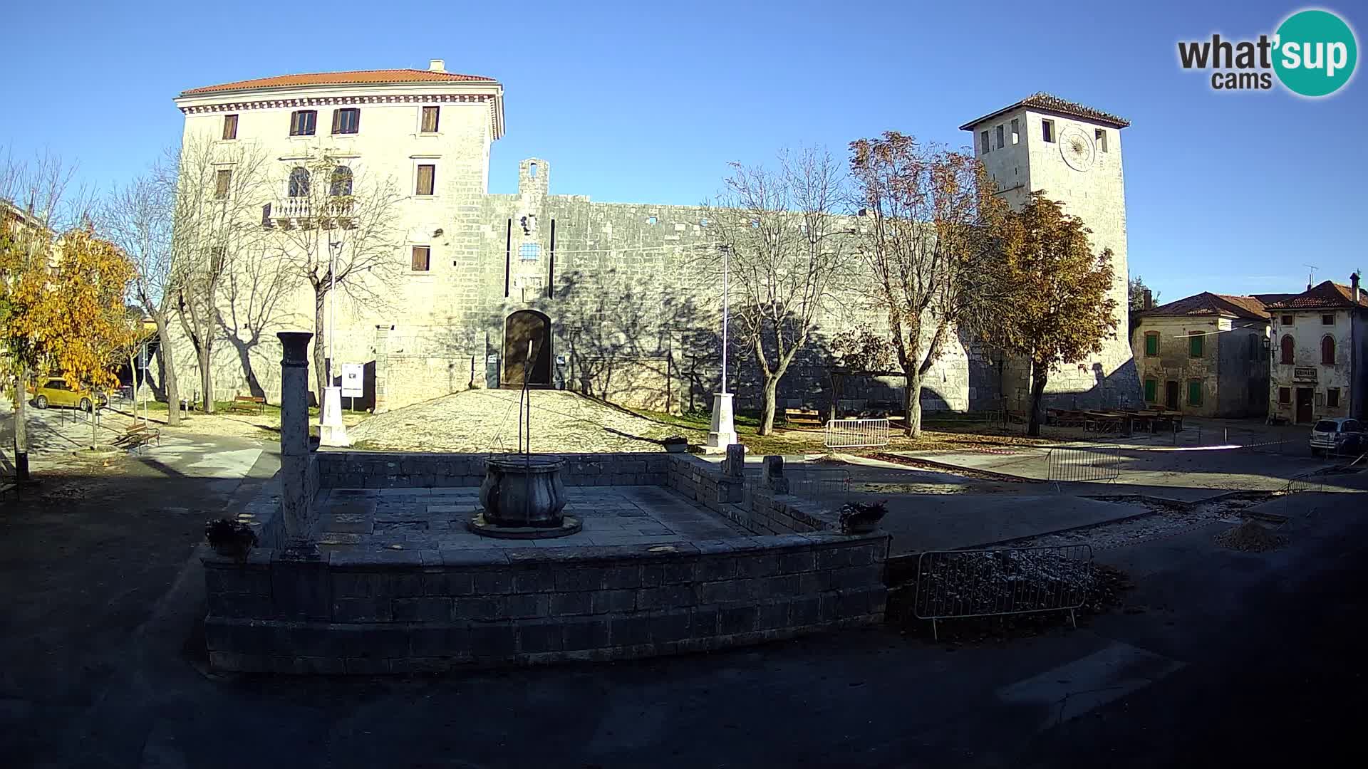 Webcam Svetvinčenat – die Burg und Brunnen – Istrien – Kroatien