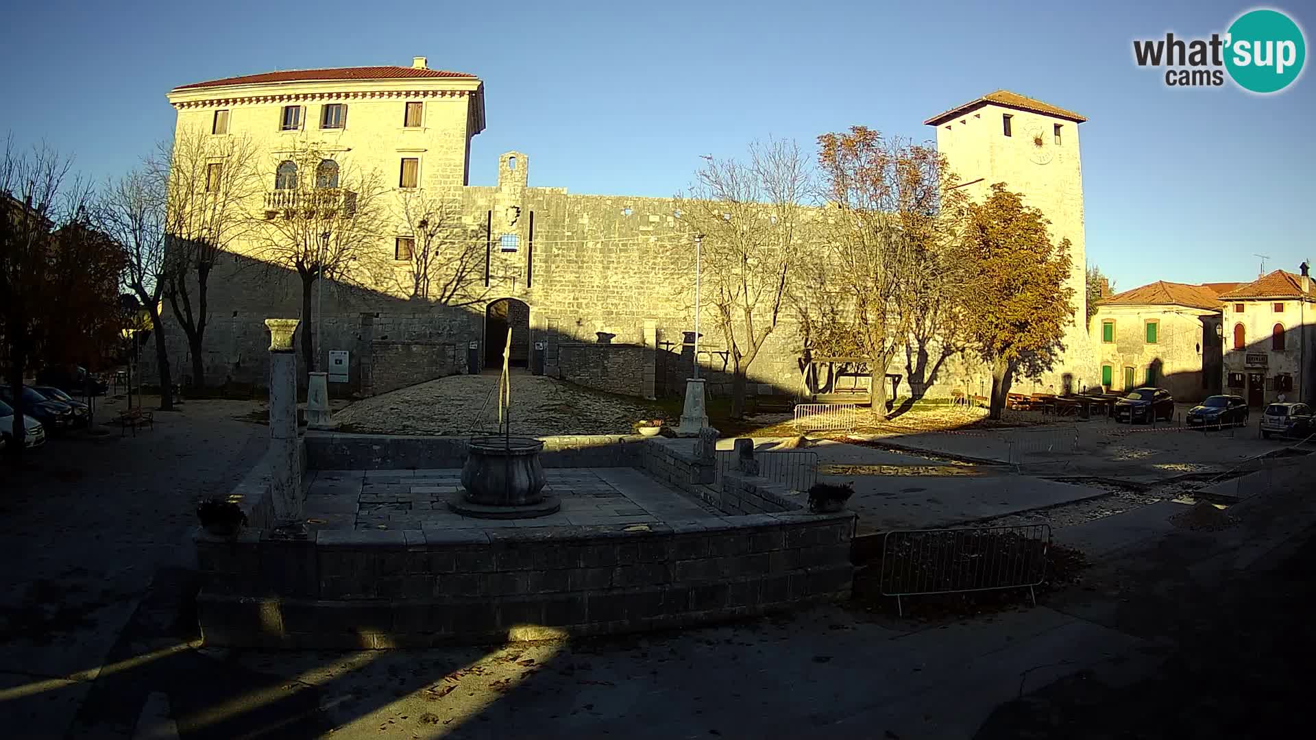 Webcam Svetvinčenat – die Burg und Brunnen – Istrien – Kroatien