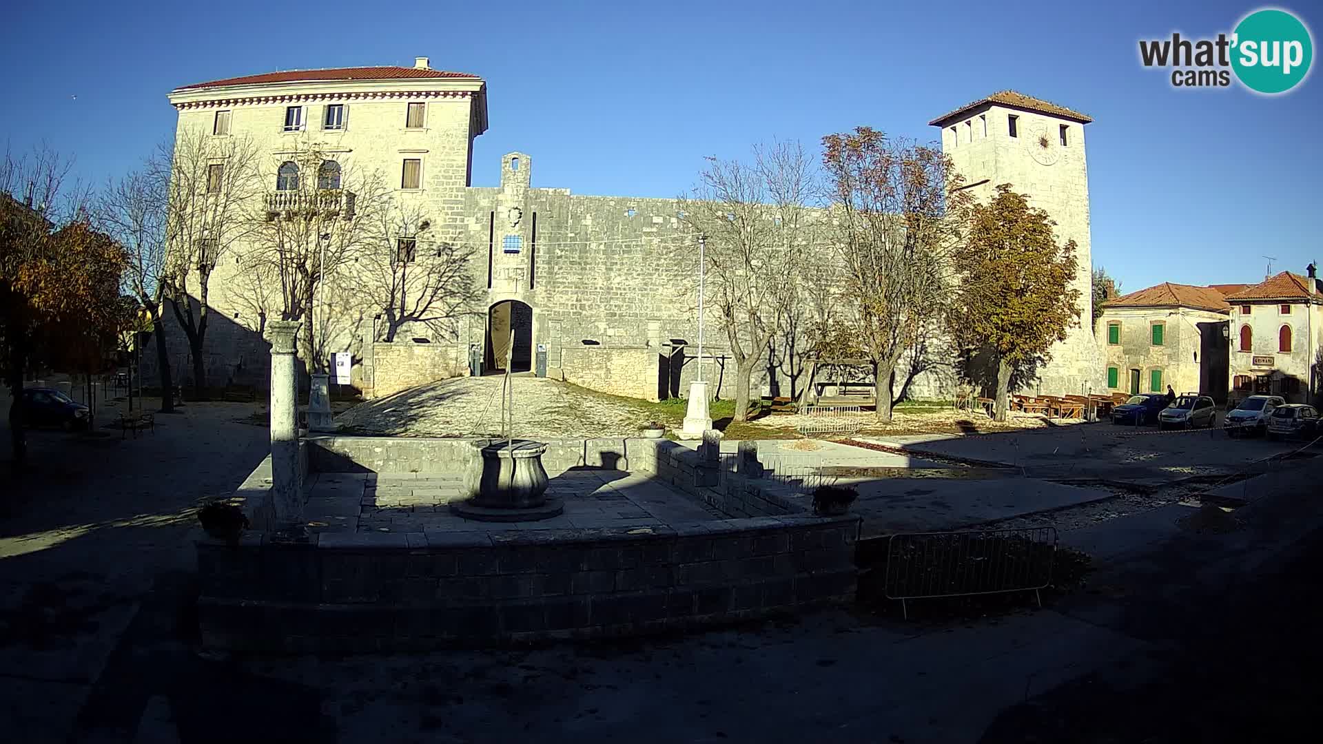 Webcam Svetvinčenat – die Burg und Brunnen – Istrien – Kroatien