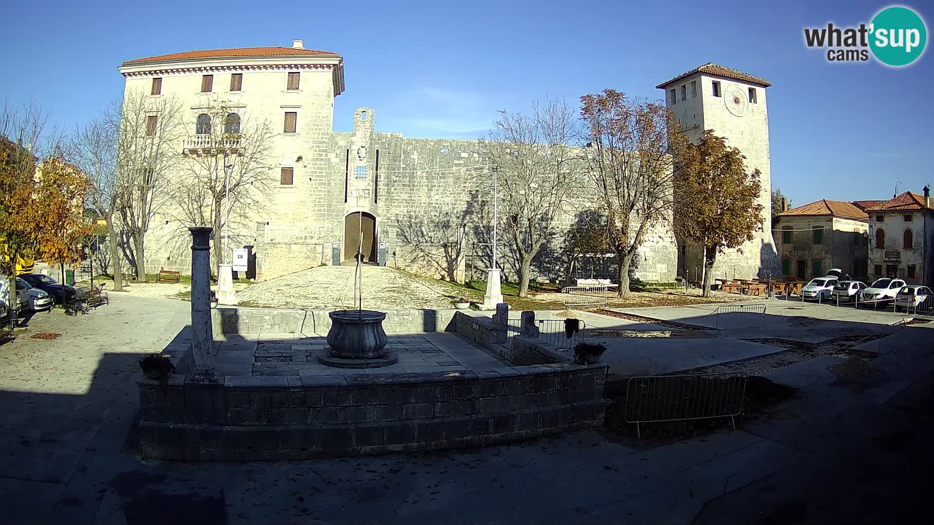 Webcam Svetvinčenat – die Burg und Brunnen – Istrien – Kroatien