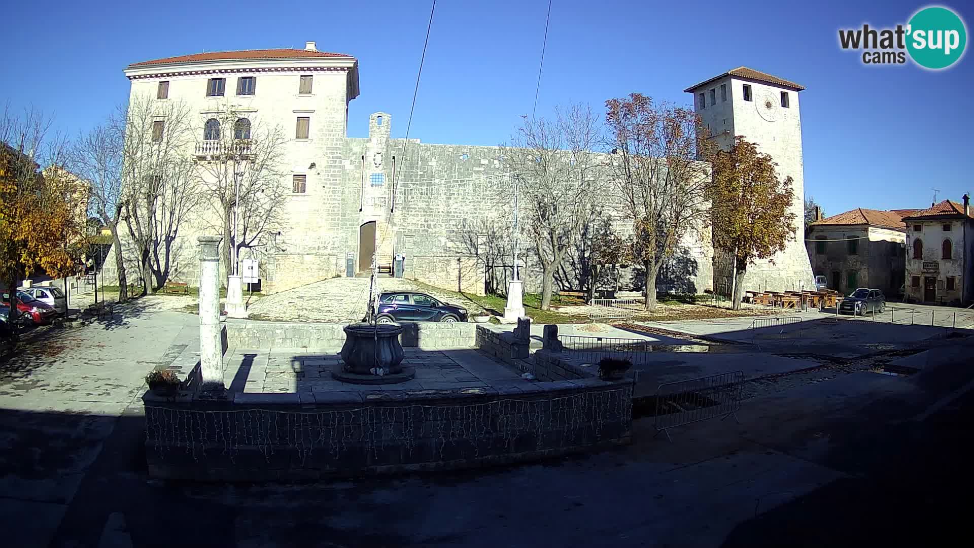 Webcam Svetvinčenat – die Burg und Brunnen – Istrien – Kroatien