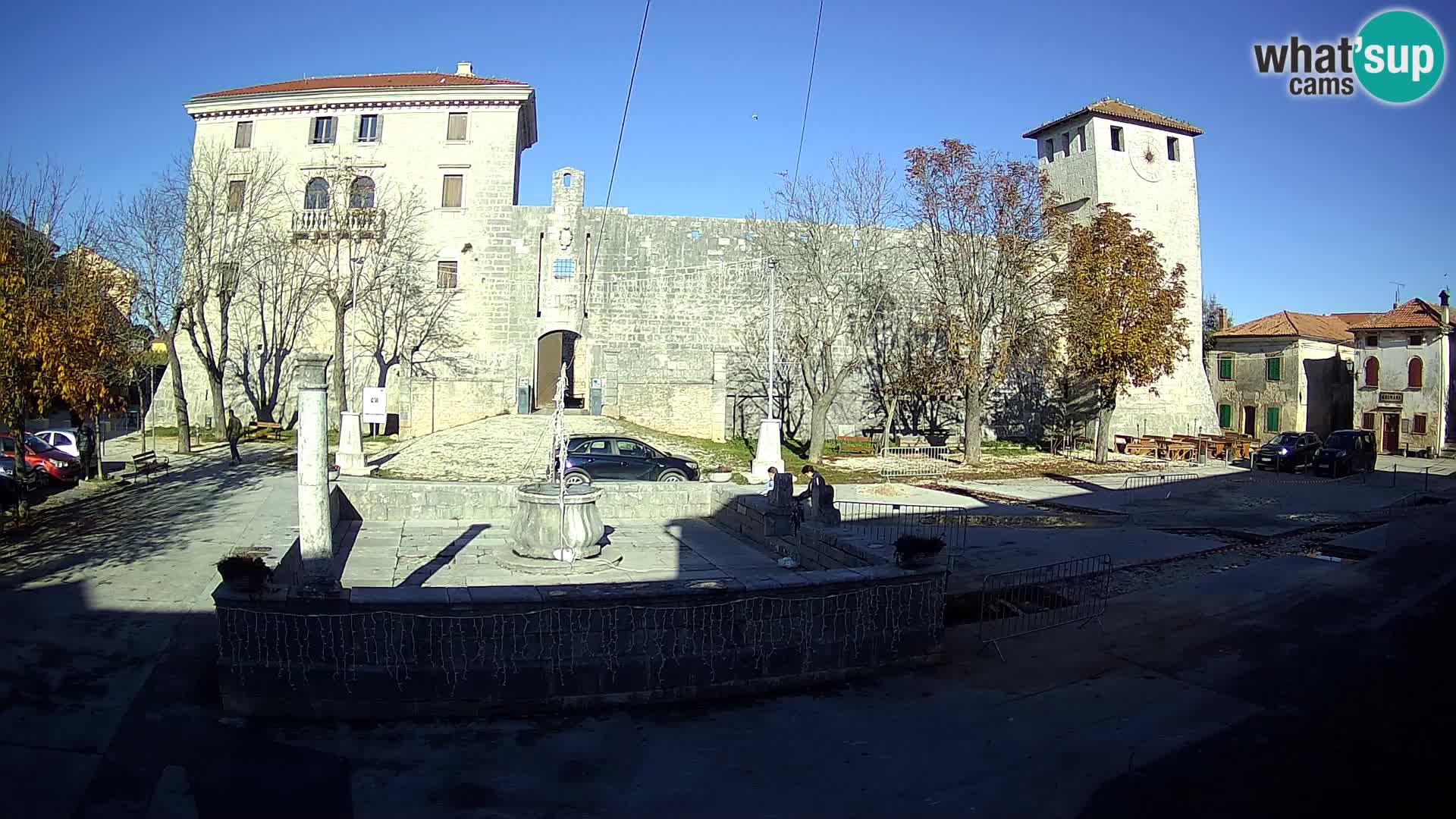 Webcam Svetvinčenat – die Burg und Brunnen – Istrien – Kroatien