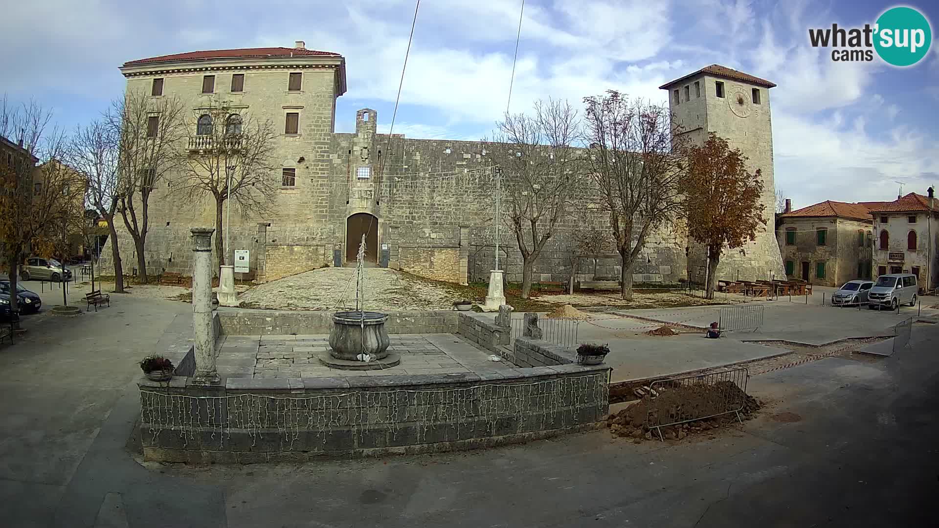 Webcam Svetvinčenat – die Burg und Brunnen – Istrien – Kroatien