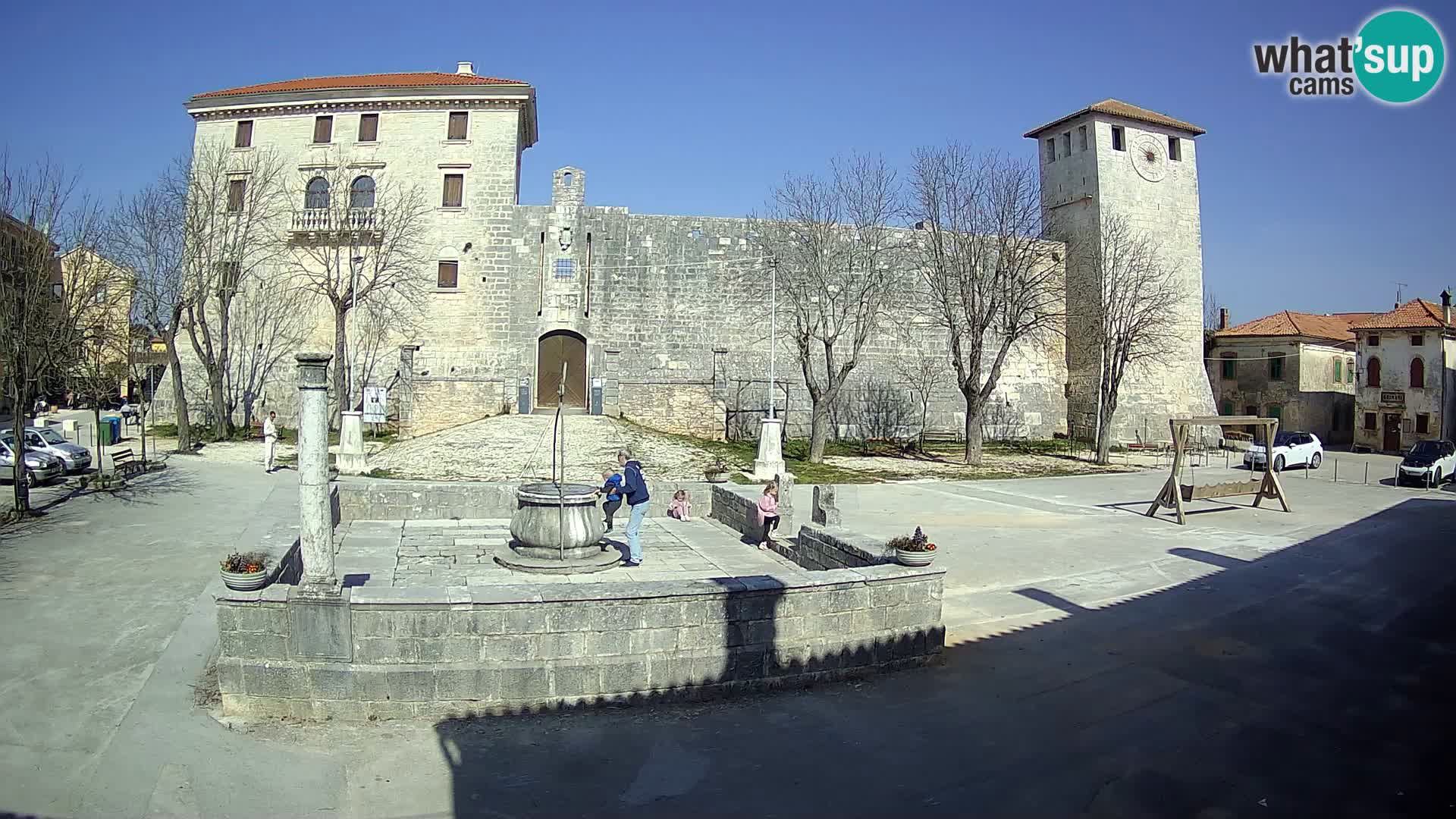 Webcam Svetvinčenat – die Burg und Brunnen – Istrien – Kroatien