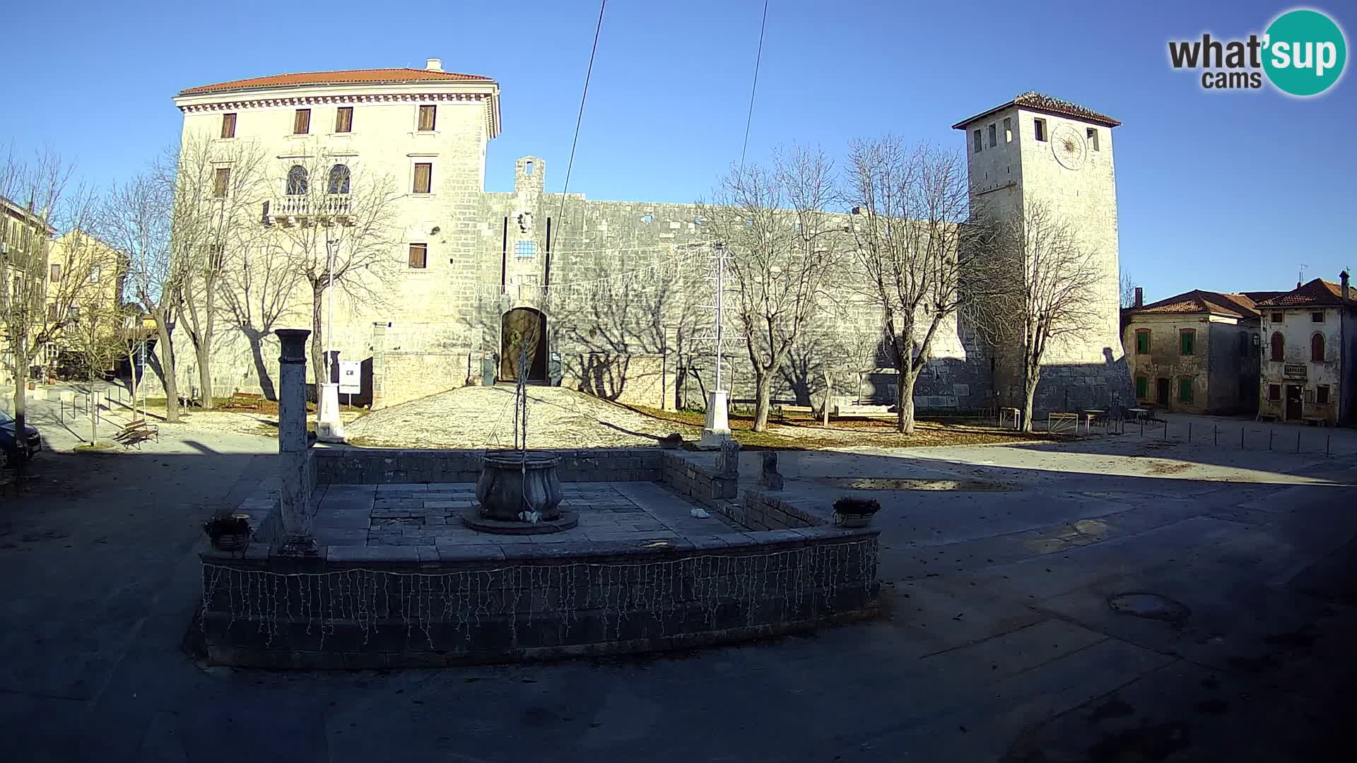 Webcam Svetvinčenat – die Burg und Brunnen – Istrien – Kroatien