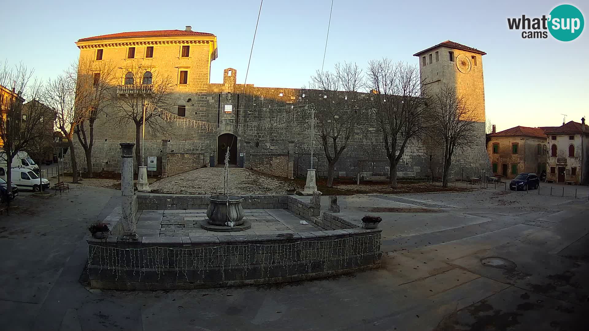 Webcam Svetvinčenat (Sanvincenti) – il castello e il pozzo – Istria – Croazia