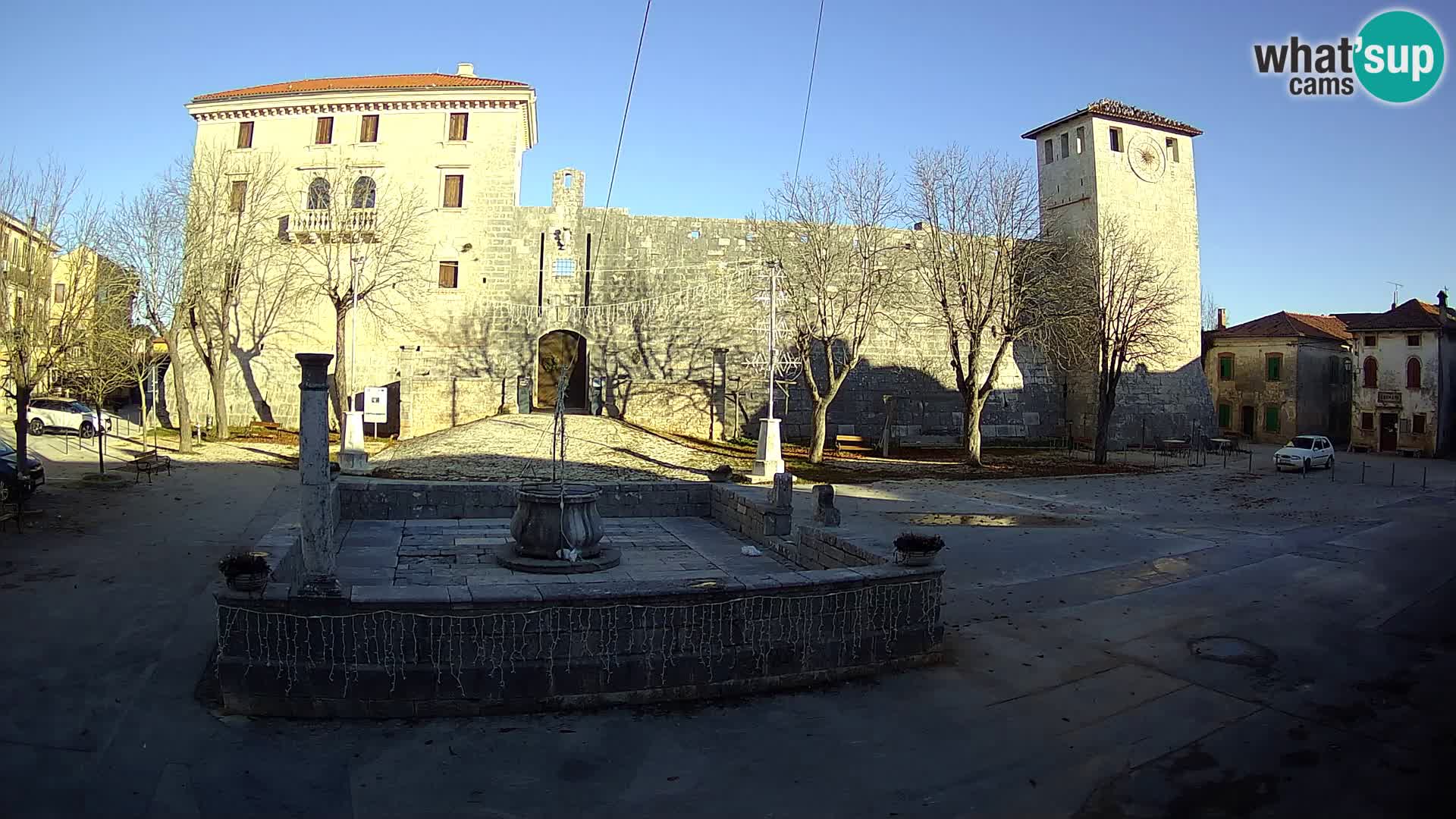 Webcam Svetvinčenat (Sanvincenti) – il castello e il pozzo – Istria – Croazia