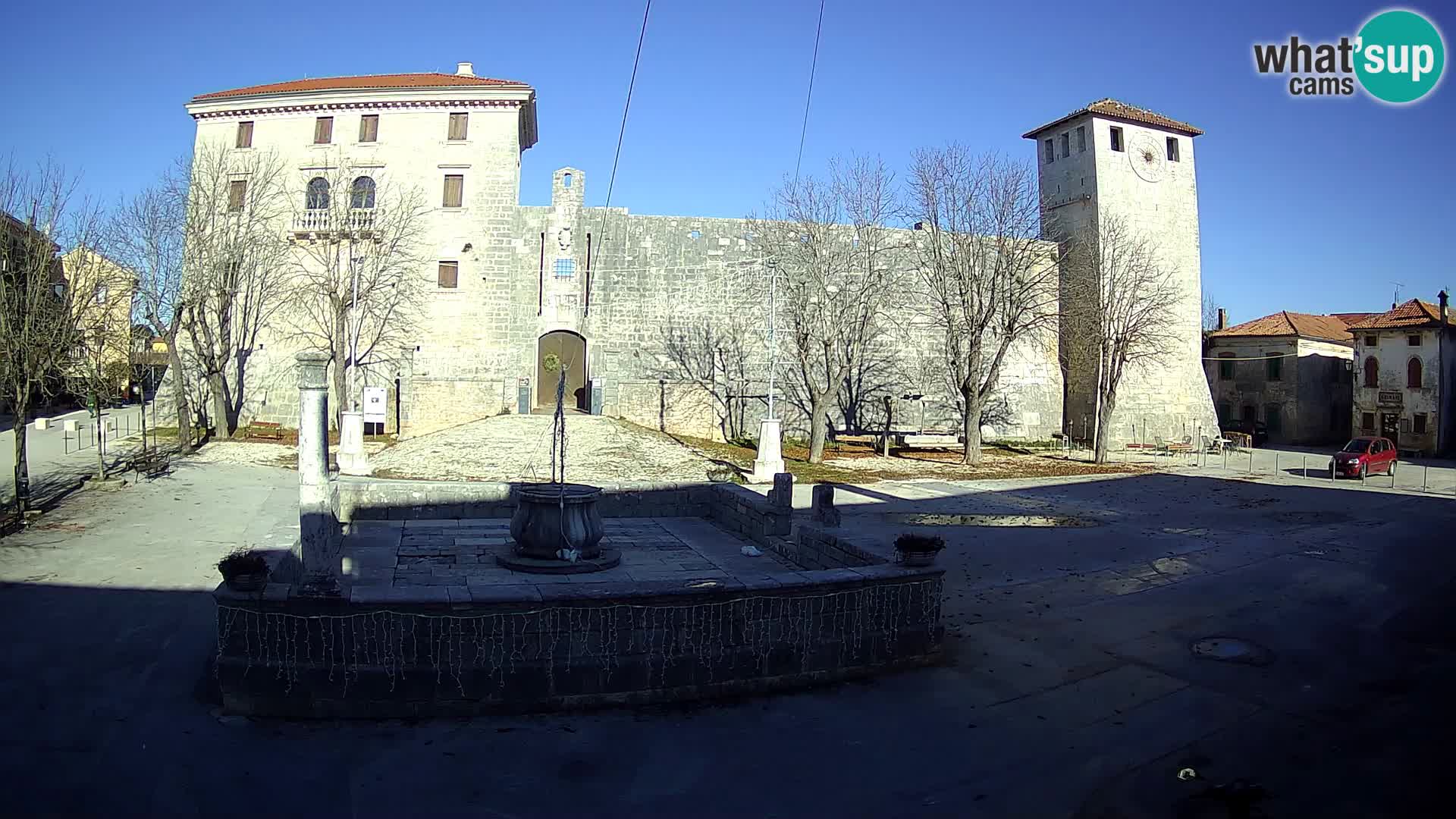 Webcam Svetvinčenat – die Burg und Brunnen – Istrien – Kroatien