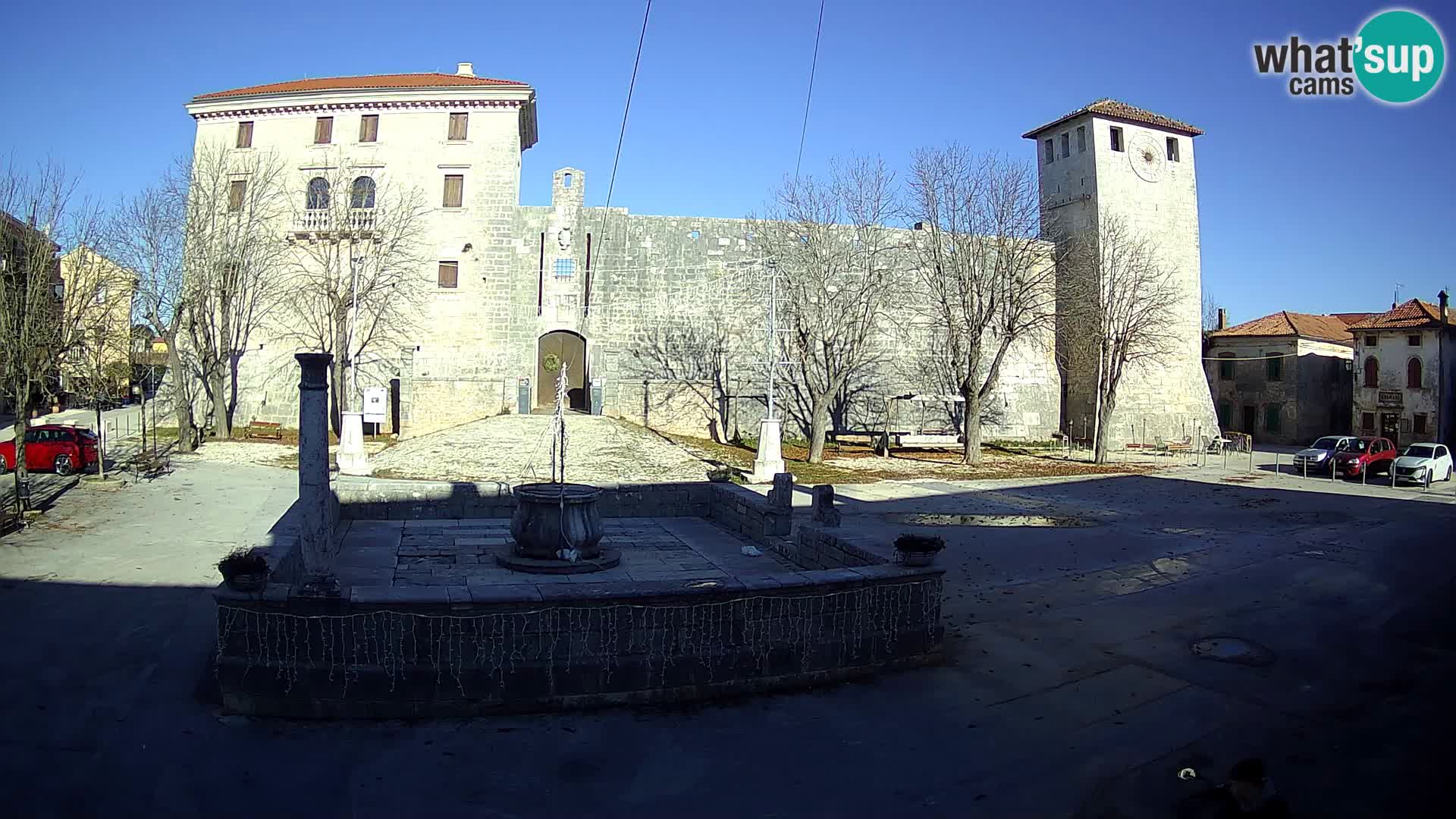 Webcam Svetvinčenat – le château et le puits – Istrie – Croatie