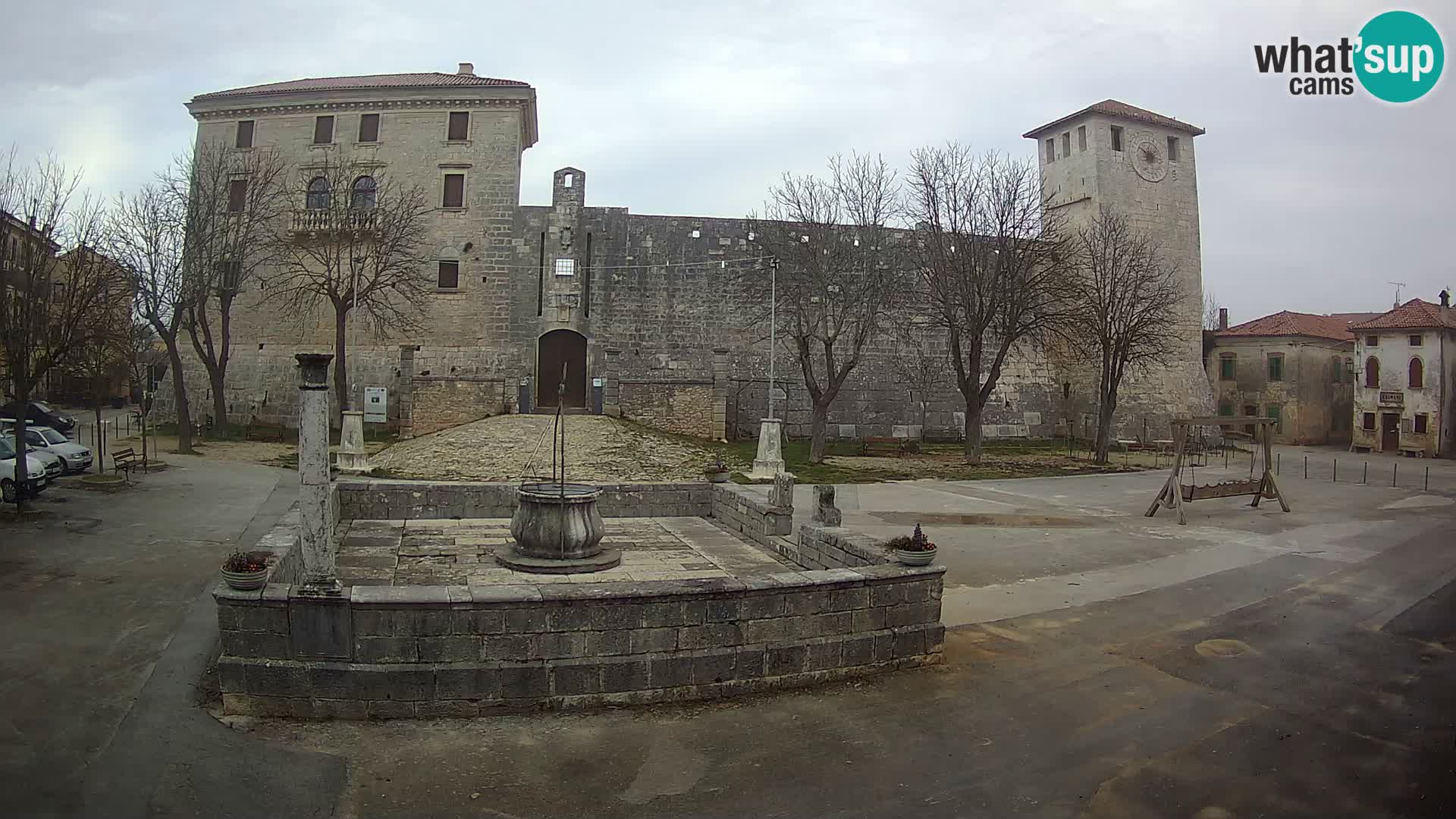 Webcam Svetvinčenat – le château et le puits – Istrie – Croatie