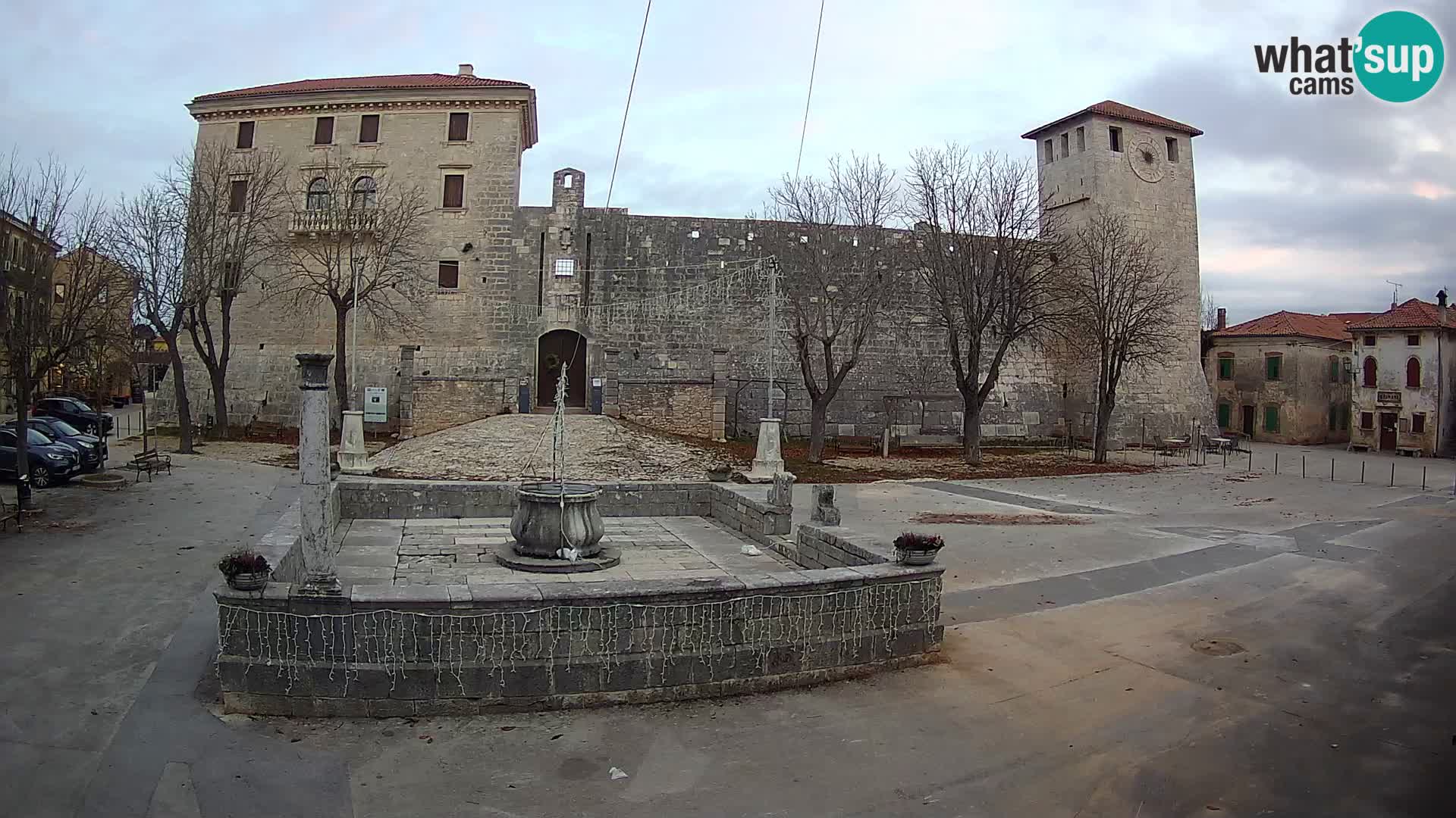 Webcam Svetvinčenat – die Burg und Brunnen – Istrien – Kroatien