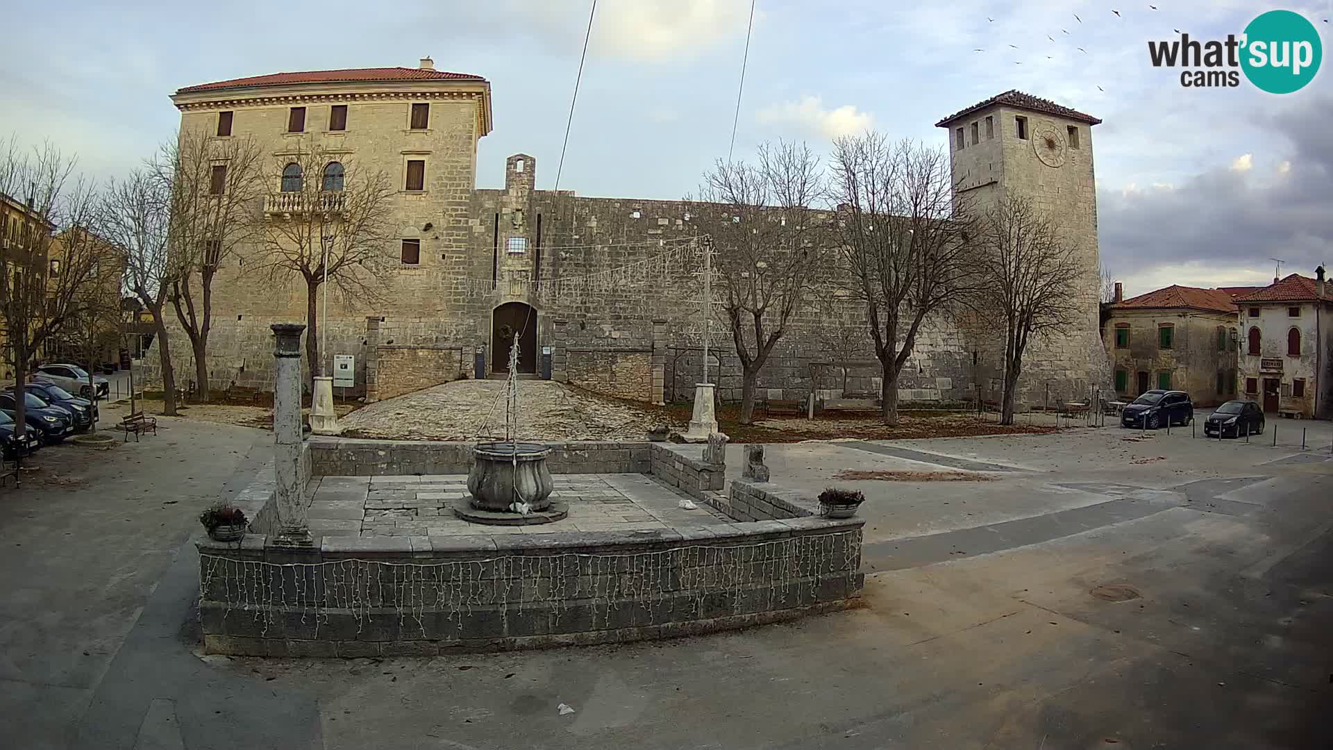 Webcam Svetvinčenat – die Burg und Brunnen – Istrien – Kroatien