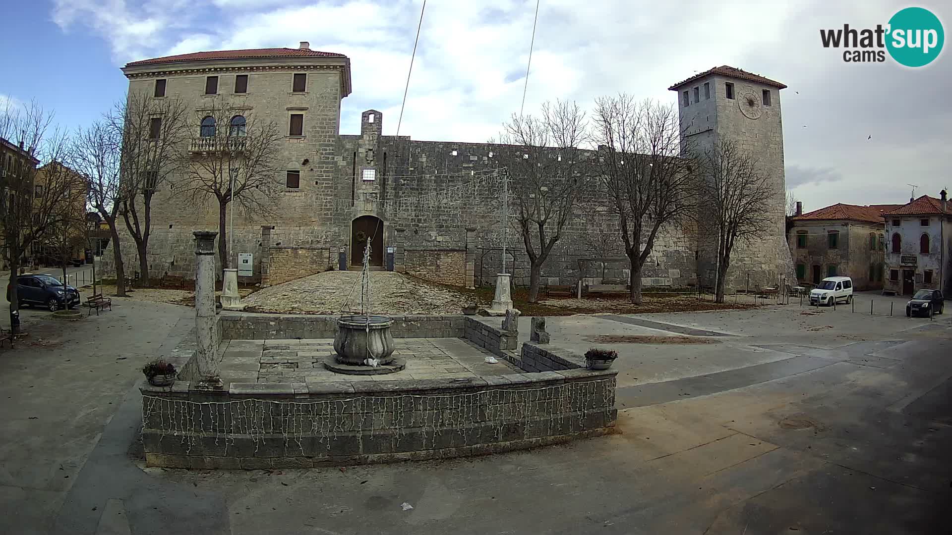 Webcam Svetvinčenat – die Burg und Brunnen – Istrien – Kroatien