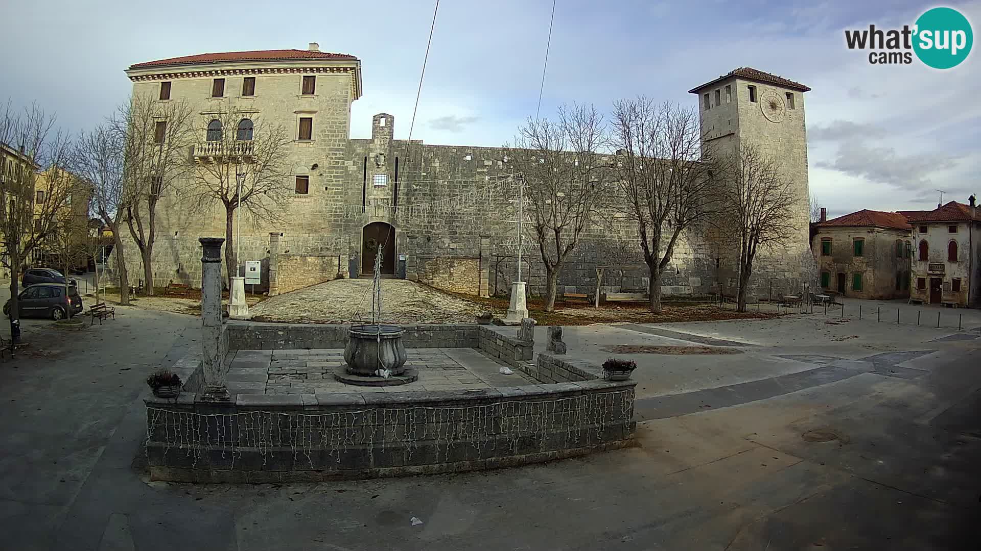 Webcam Svetvinčenat – die Burg und Brunnen – Istrien – Kroatien